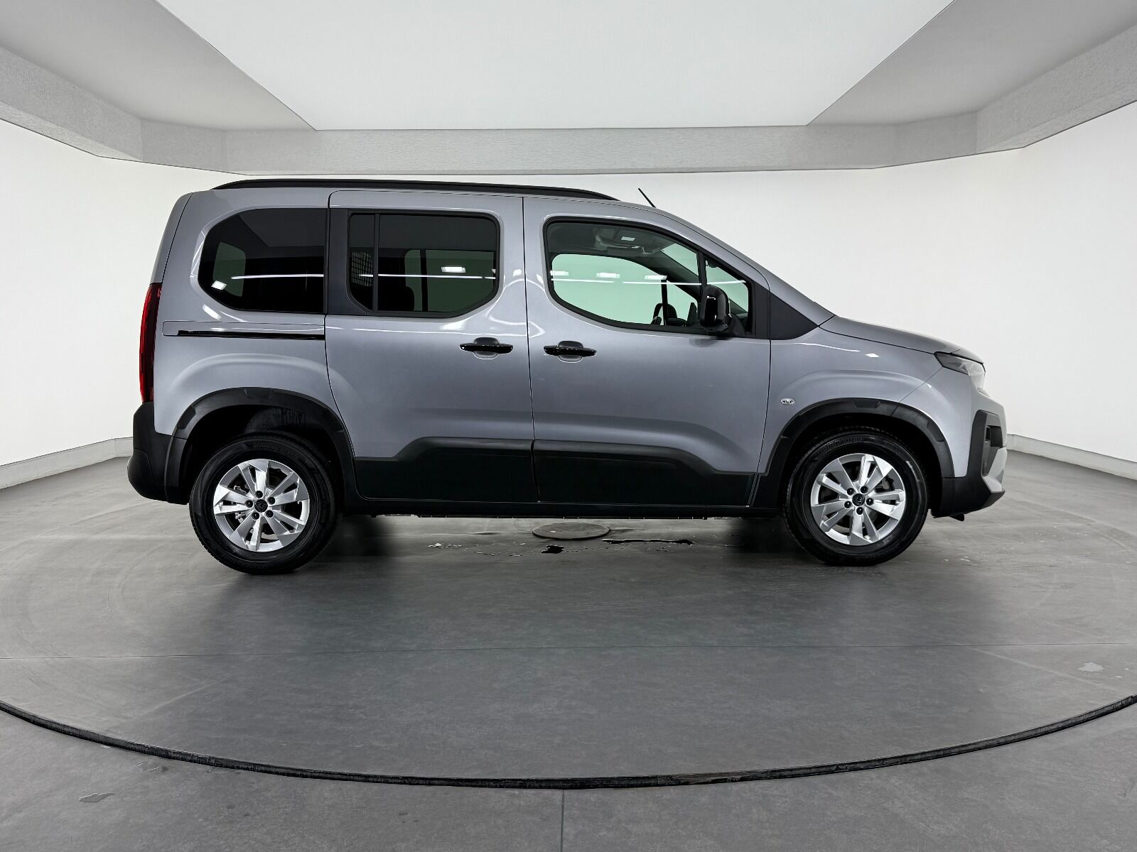 Peugeot Rifter 1.5 BlueHDI Allure EAT8 - 2026 - Detay