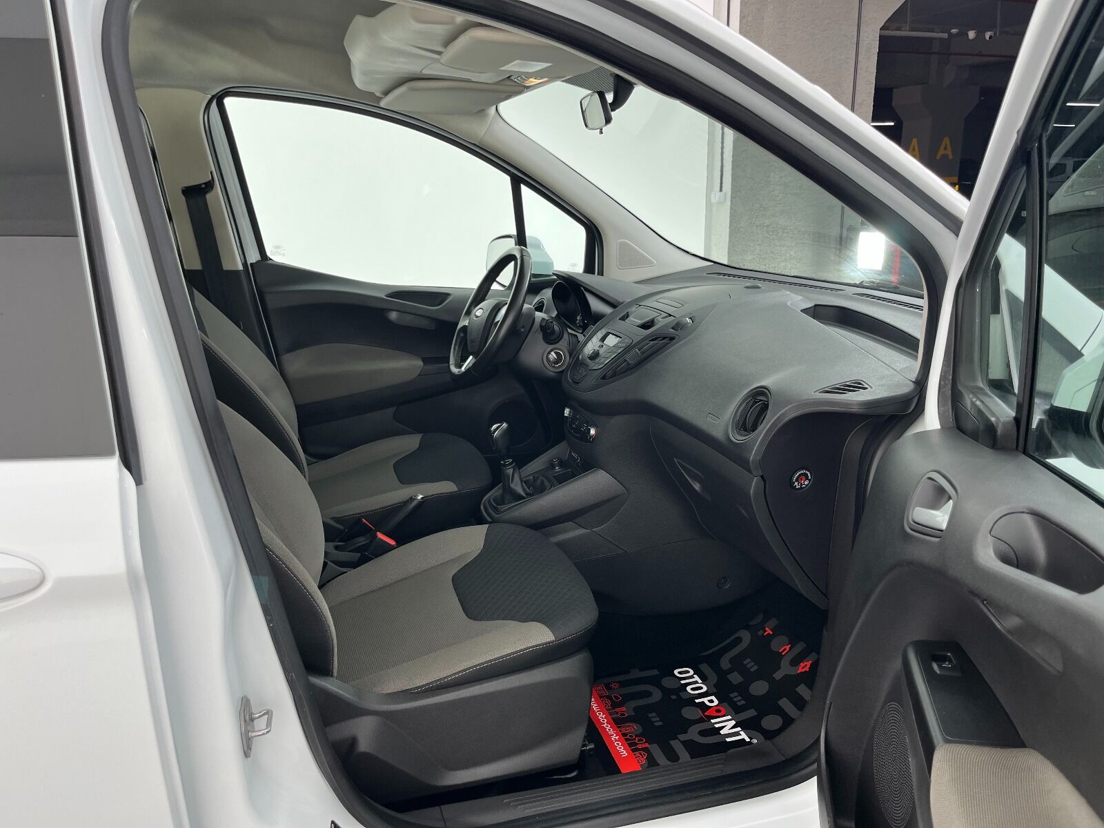 Ford Tourneo Courier 1.5 TDCI Deluxe - 2023 - Detay