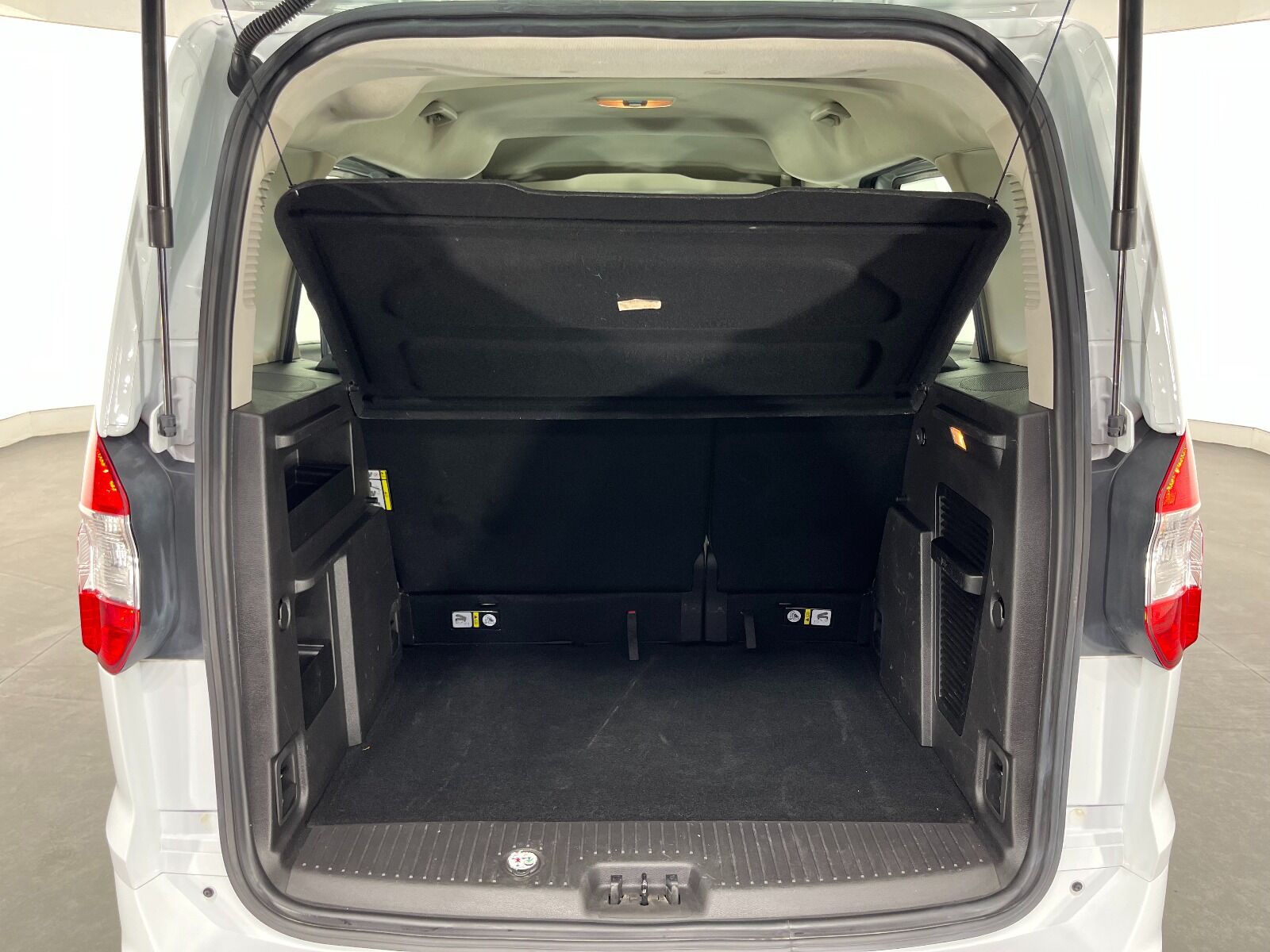 Ford Tourneo Courier 1.5 TDCI Deluxe - 2023 - Detay