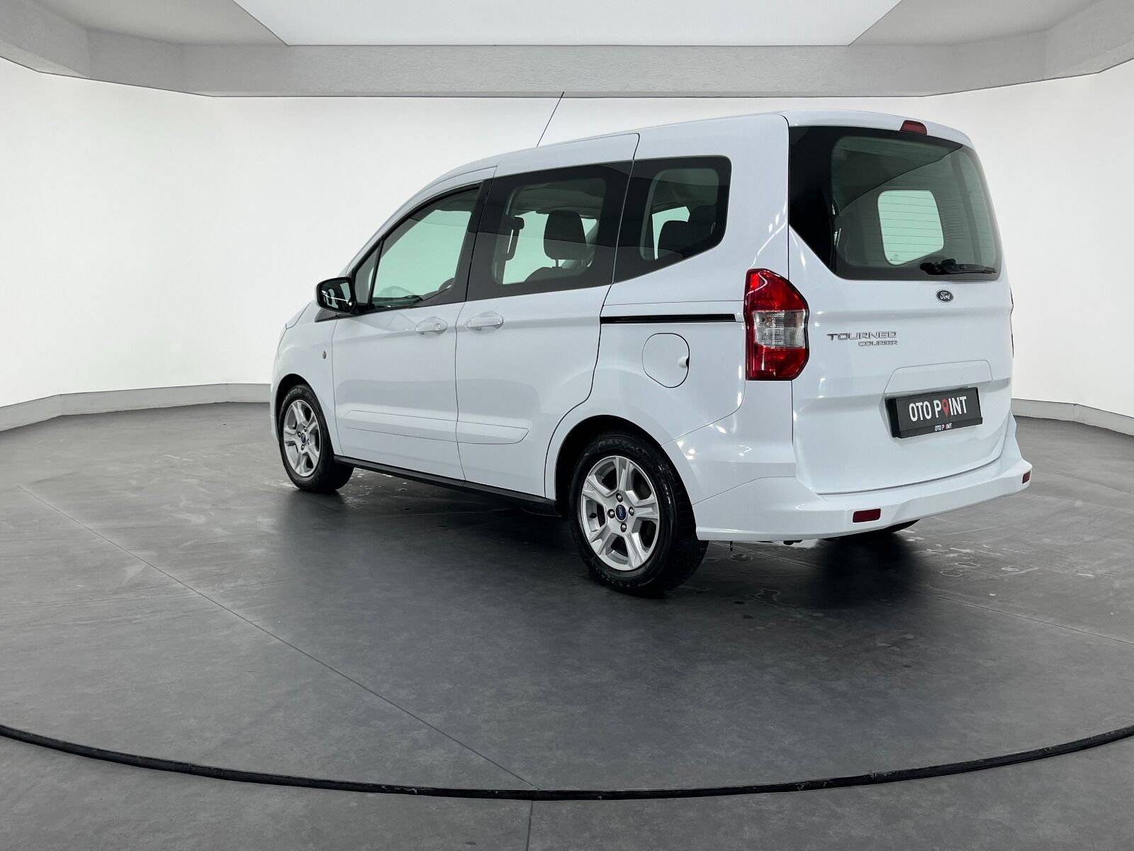 Ford Tourneo Courier 1.5 TDCI Deluxe - 2023 - Detay