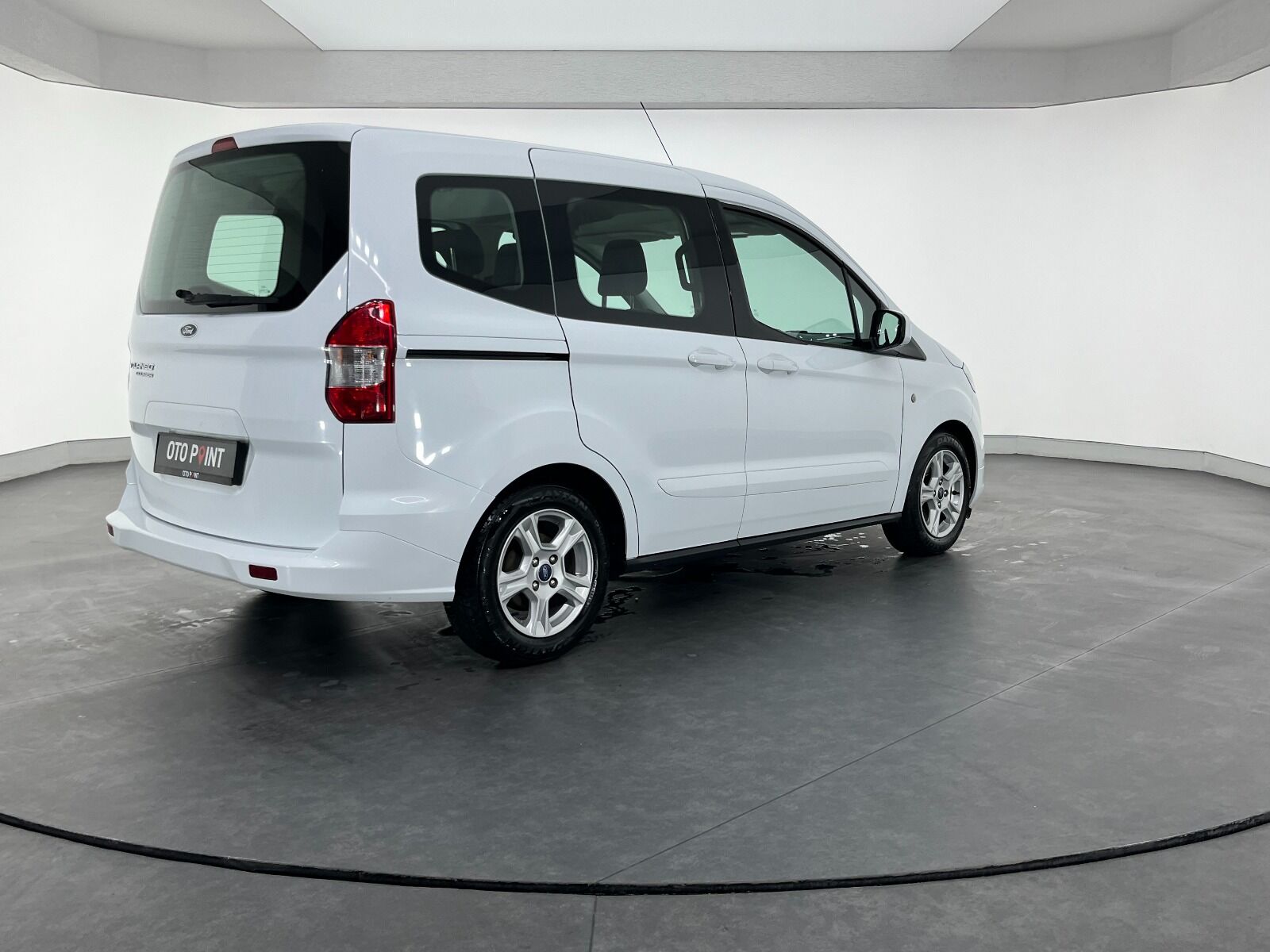 Ford Tourneo Courier 1.5 TDCI Deluxe - 2023 - Detay