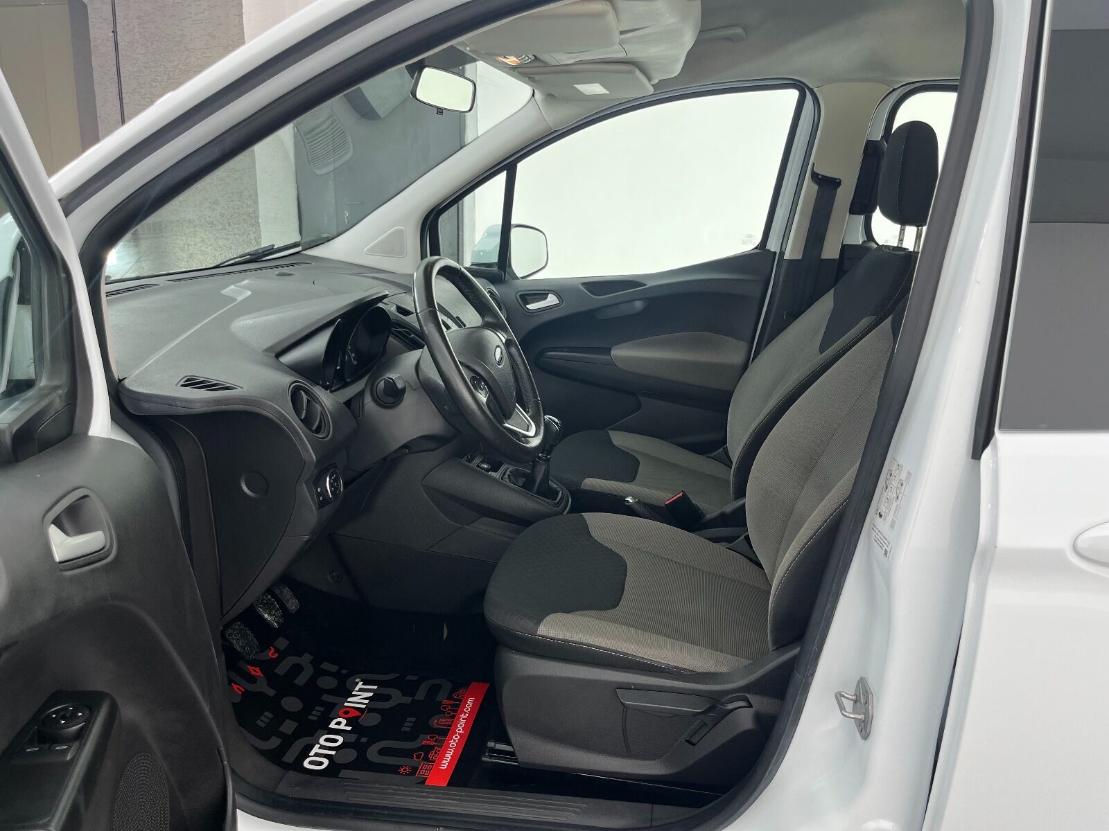 Ford Tourneo Courier 1.5 TDCI Deluxe - 2023 - Detay