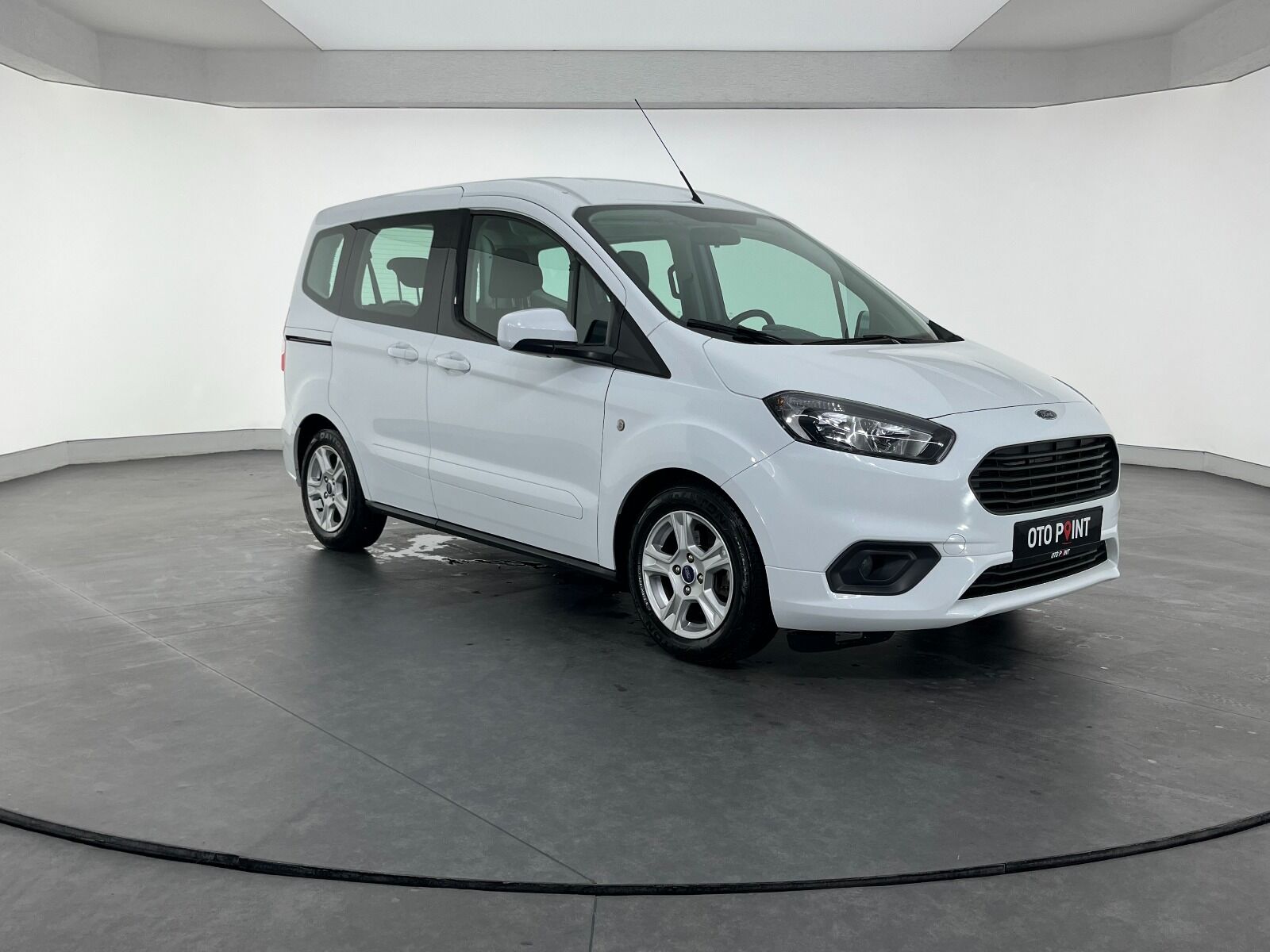 Ford Tourneo Courier 1.5 TDCI Deluxe - 2023 - Detay