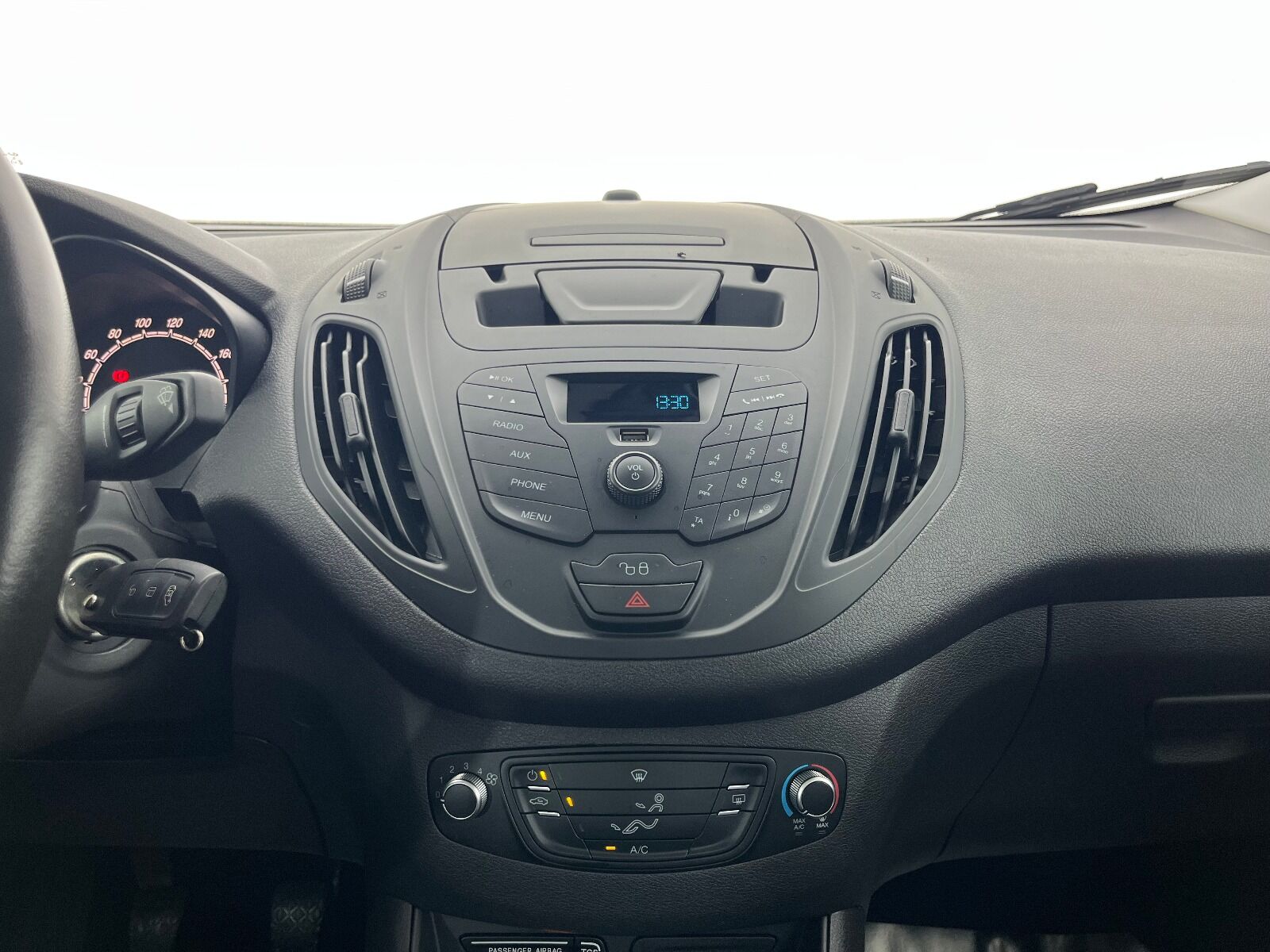 Ford Tourneo Courier 1.5 TDCI Deluxe - 2023 - Detay