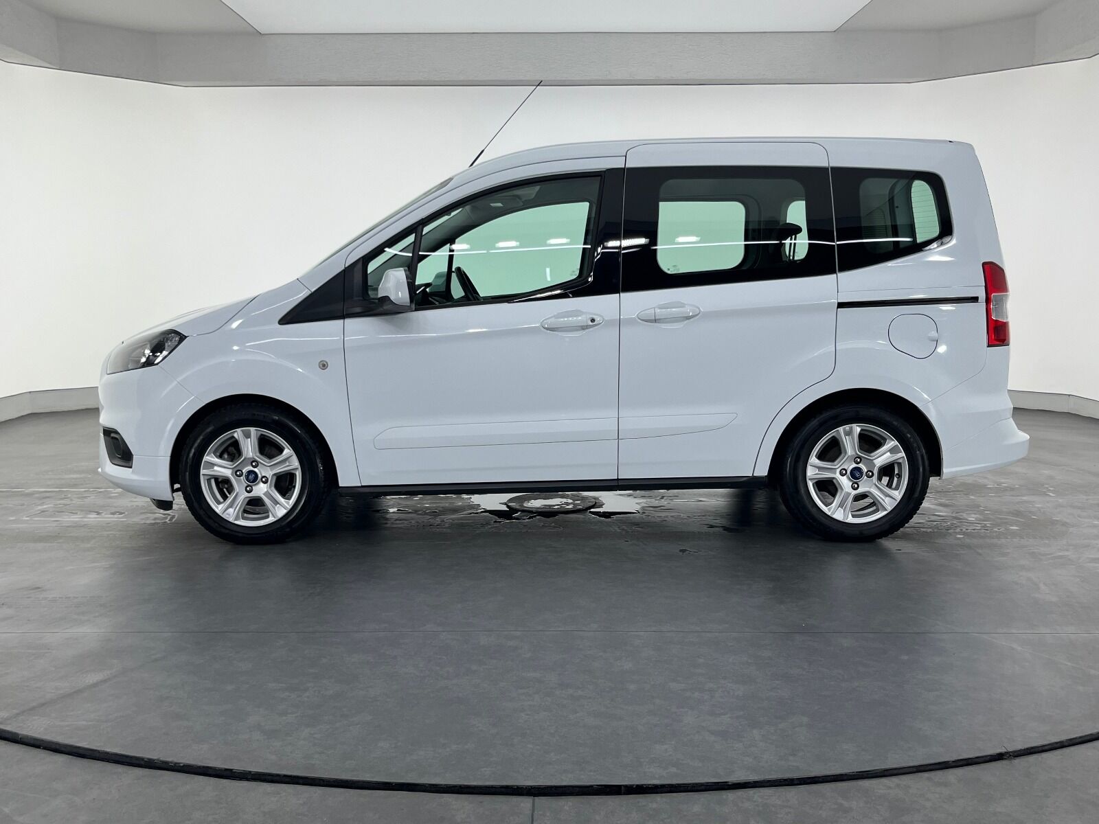 Ford Tourneo Courier 1.5 TDCI Deluxe - 2023 - Detay