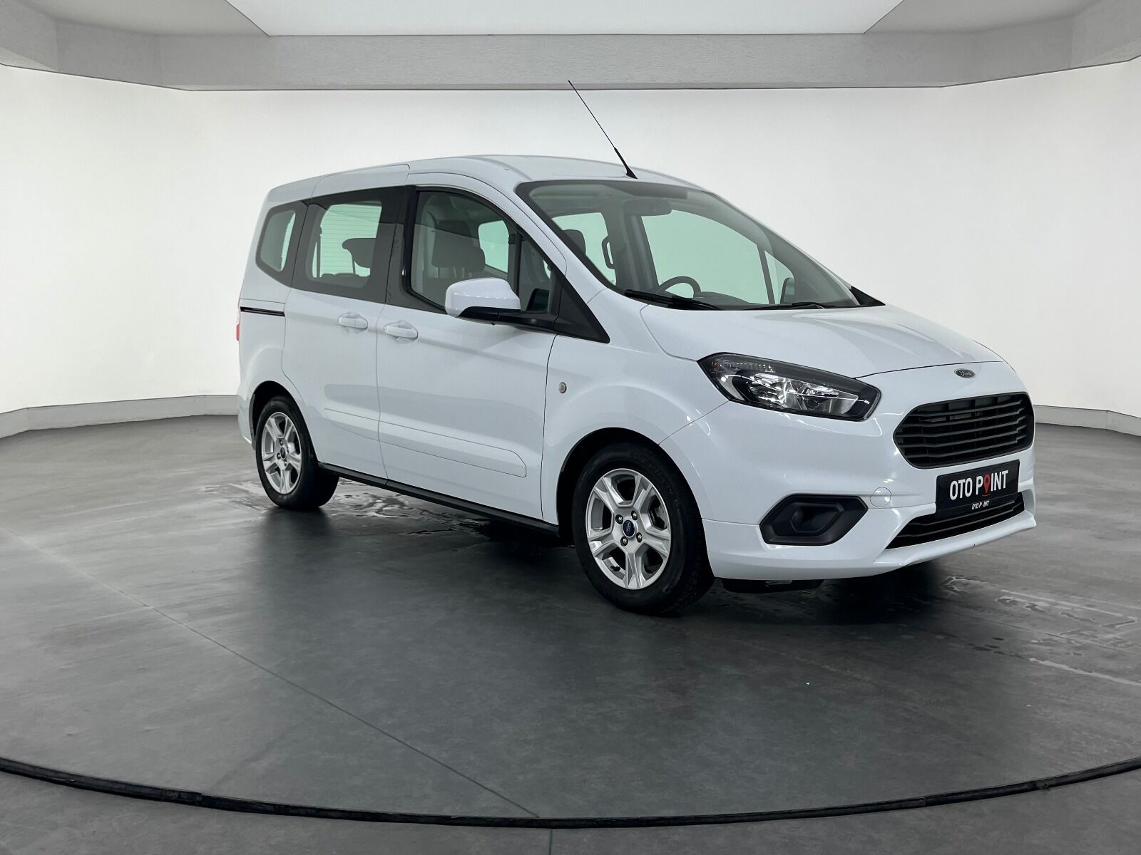 Ford Tourneo Courier 1.5 TDCI Deluxe - 2023 - Detay