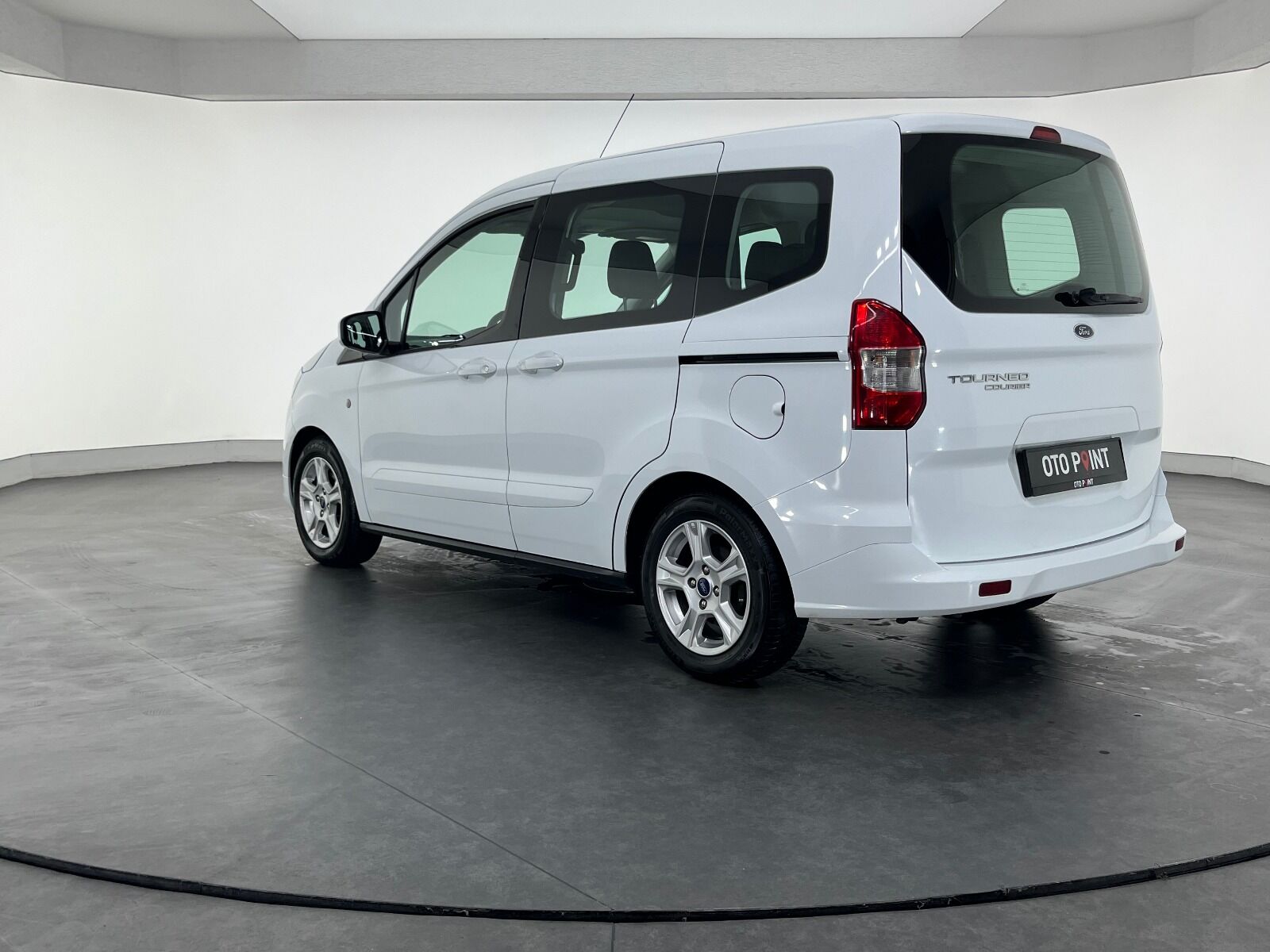 Ford Tourneo Courier 1.5 TDCI Deluxe - 2023 - Detay