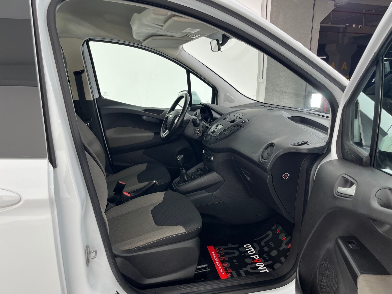 Ford Tourneo Courier 1.5 TDCI Deluxe - 2023 - Detay