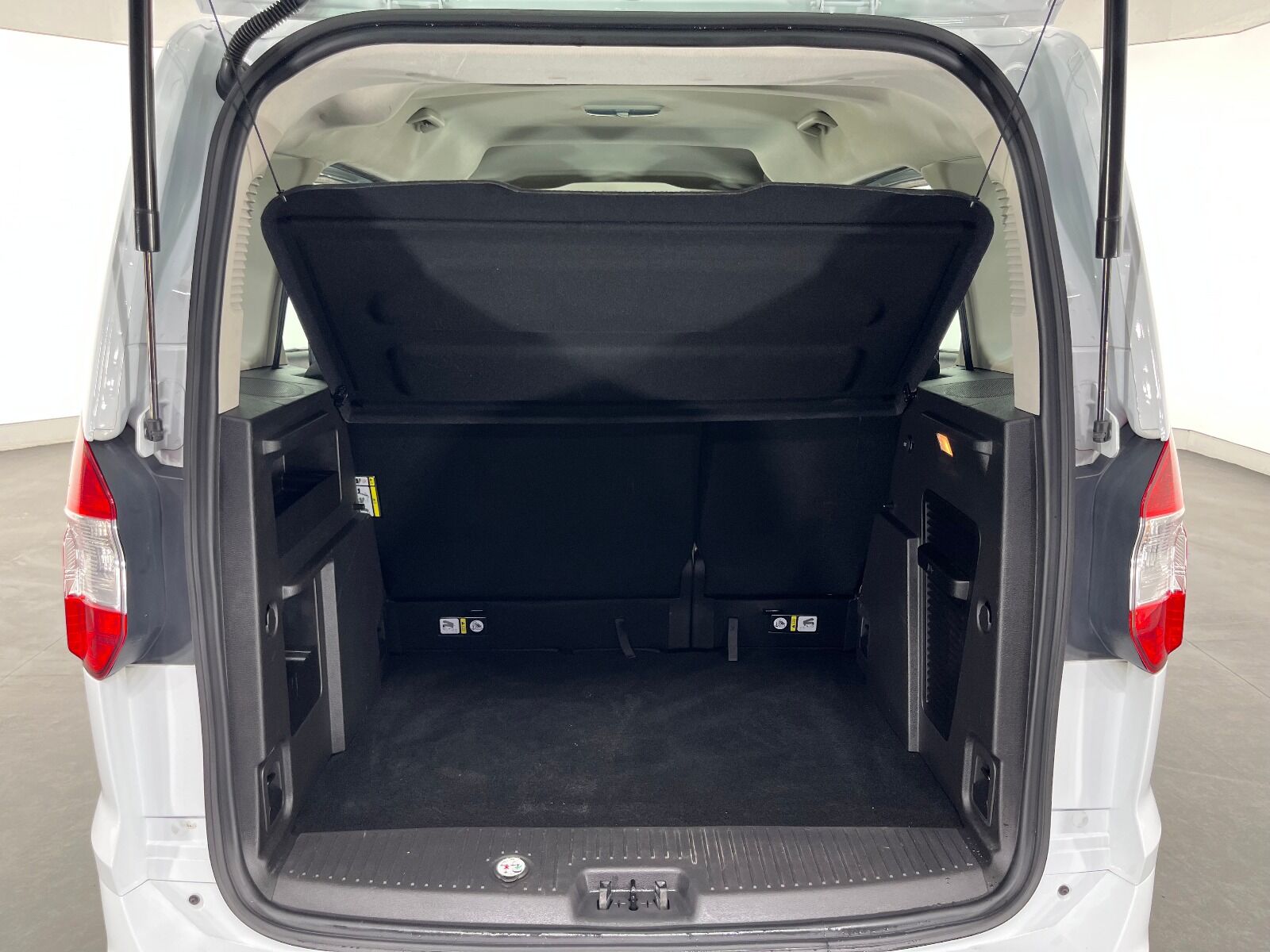 Ford Tourneo Courier 1.5 TDCI Deluxe - 2023 - Detay