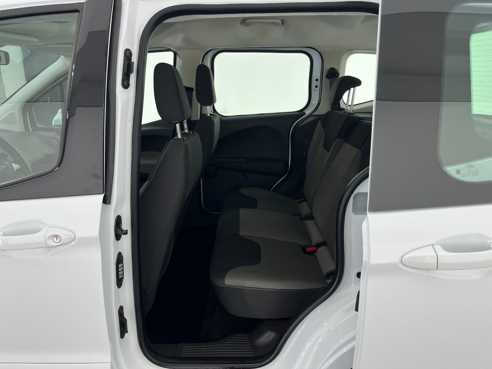 Ford Tourneo Courier 1.5 TDCI Deluxe - 2023 - Detay
