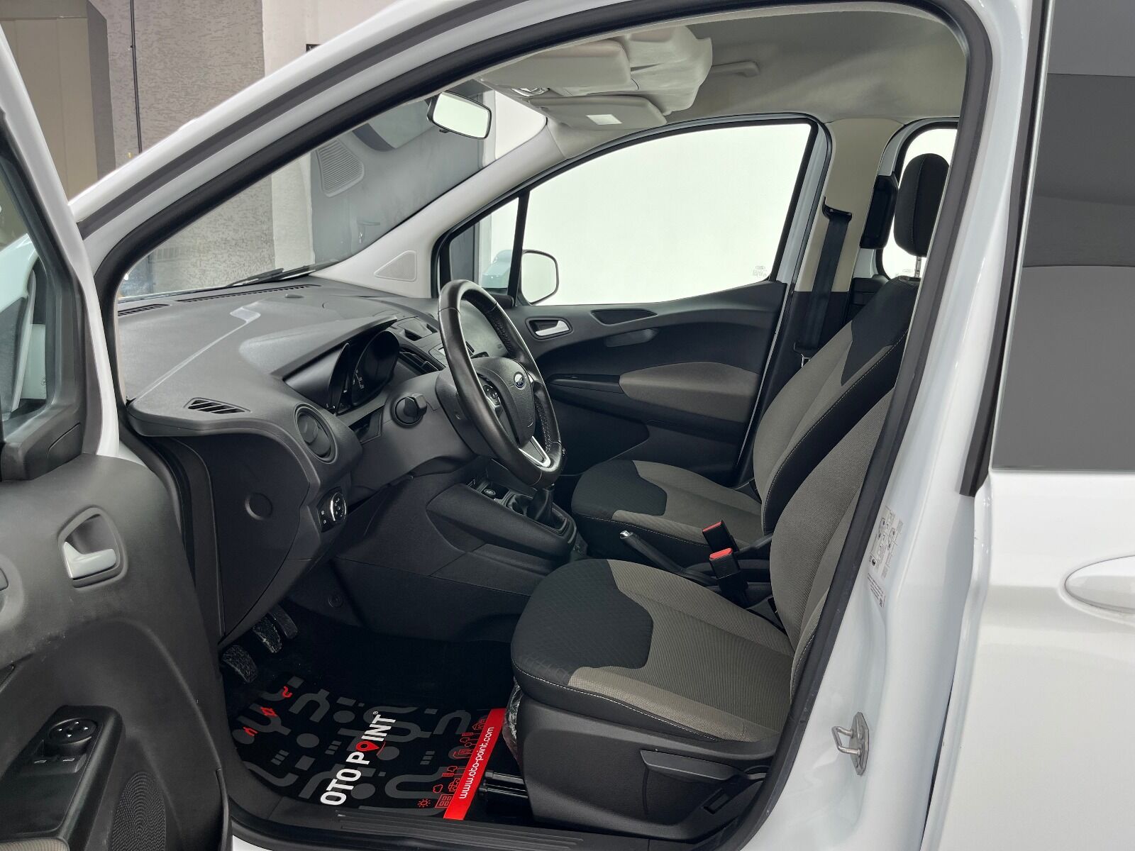 Ford Tourneo Courier 1.5 TDCI Deluxe - 2023 - Detay
