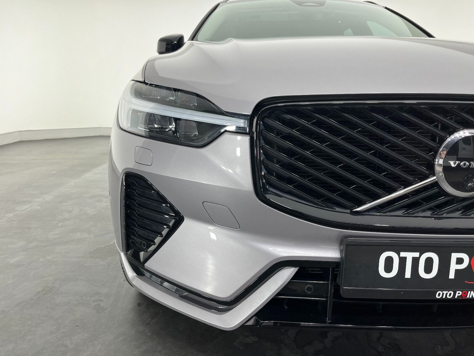 Volvo XC60 2.0 B5 Mild Hybrid Plus Dark AWD - 2025 - Detay