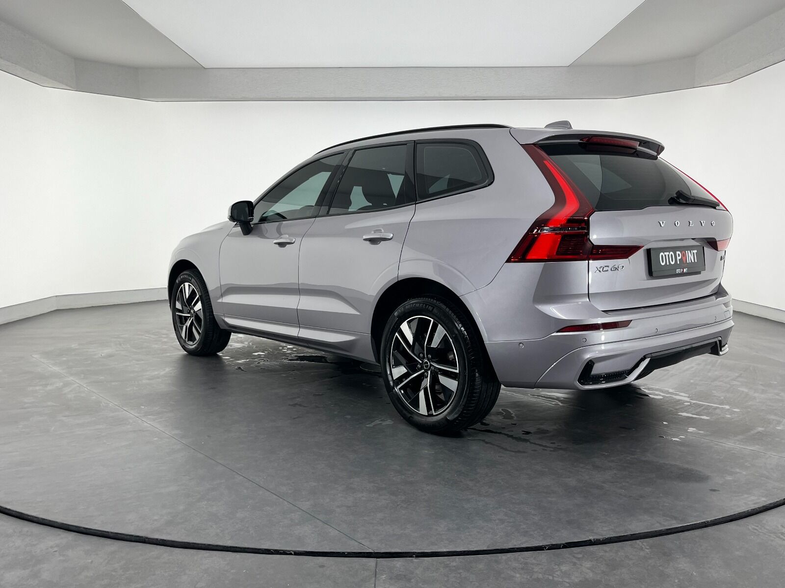 Volvo XC60 2.0 B5 Mild Hybrid Plus Dark AWD - 2025 - Detay