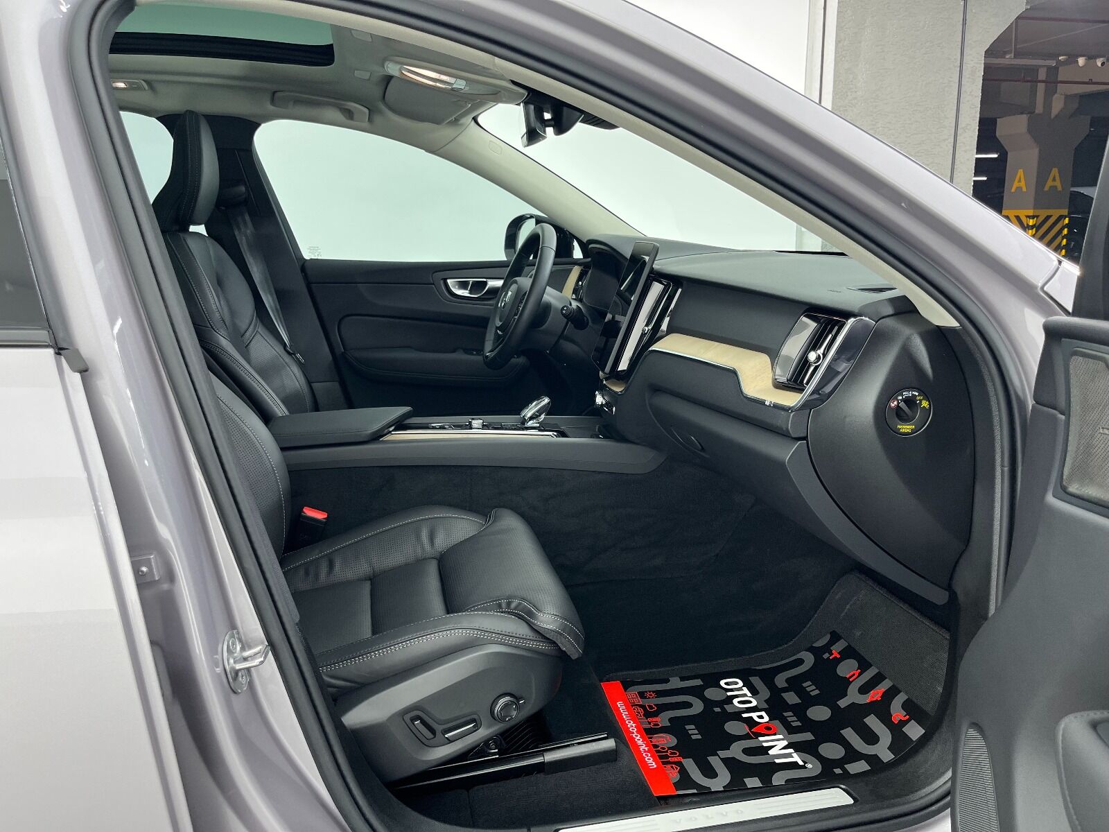 Volvo XC60 2.0 B5 Mild Hybrid Plus Dark AWD - 2025 - Detay