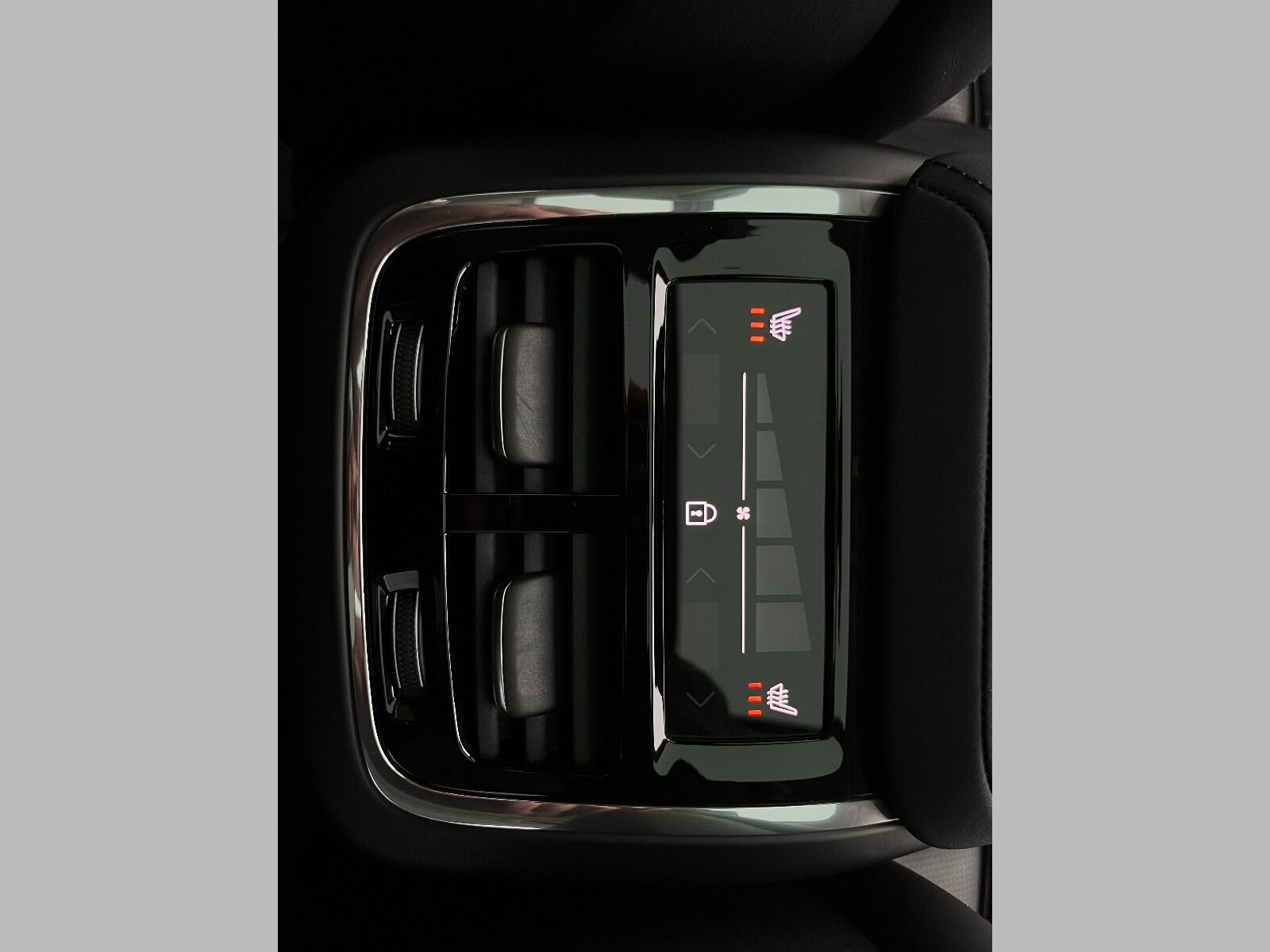 Volvo XC60 2.0 B5 Mild Hybrid Plus Dark AWD - 2025 - Detay
