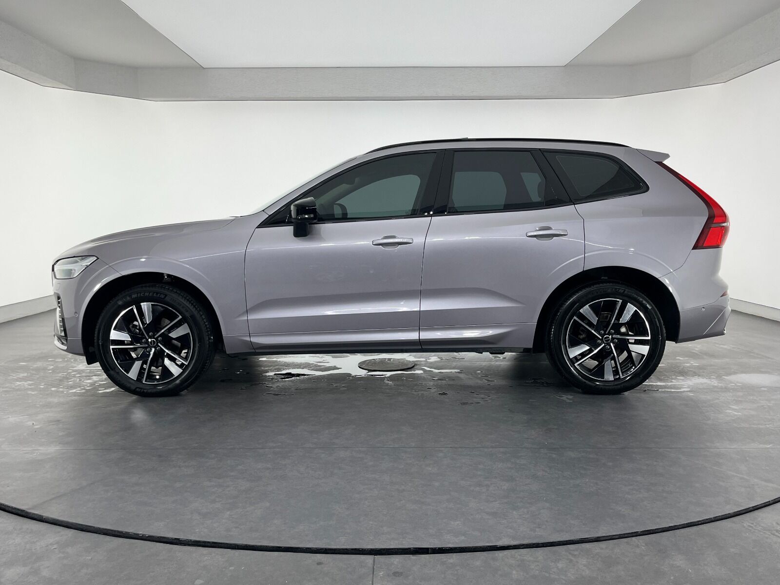 Volvo XC60 2.0 B5 Mild Hybrid Plus Dark AWD - 2025 - Detay