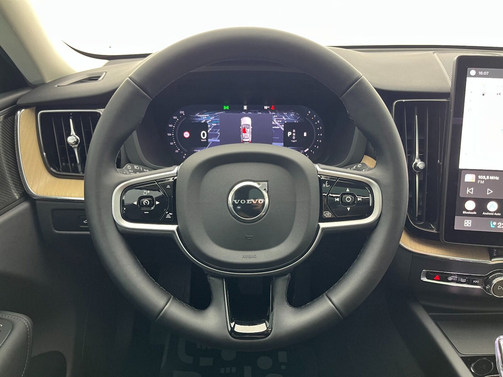Volvo XC60 2.0 B5 Mild Hybrid Plus Dark AWD - 2025 - Detay