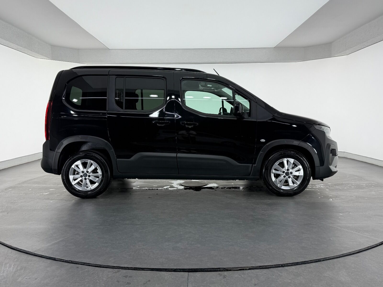 Peugeot Rifter 1.5 BlueHDI Allure EAT8 - 2026 - Detay
