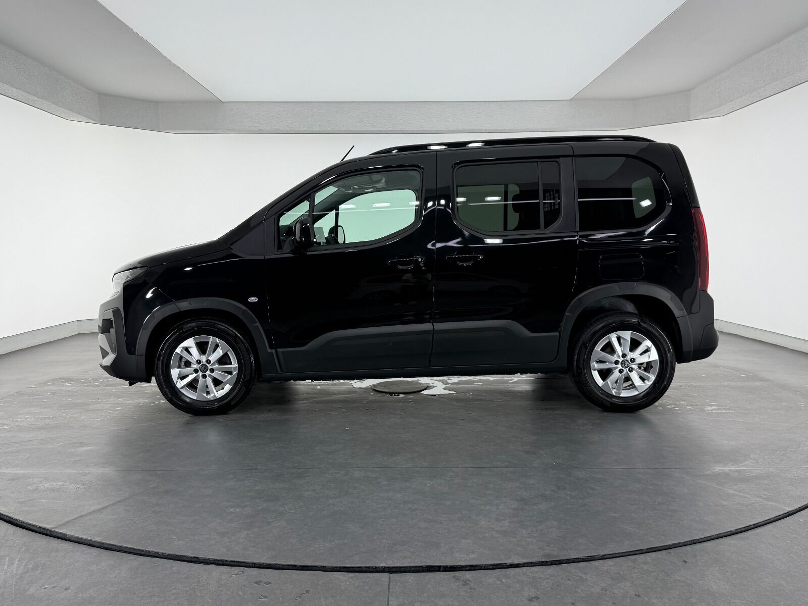 Peugeot Rifter 1.5 BlueHDI Allure EAT8 - 2026 - Detay
