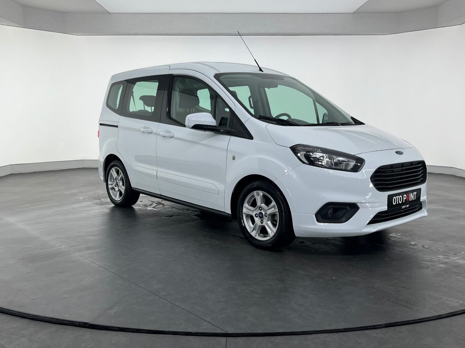 Ford Tourneo Courier 1.5 TDCI Deluxe - 2023 - Detay