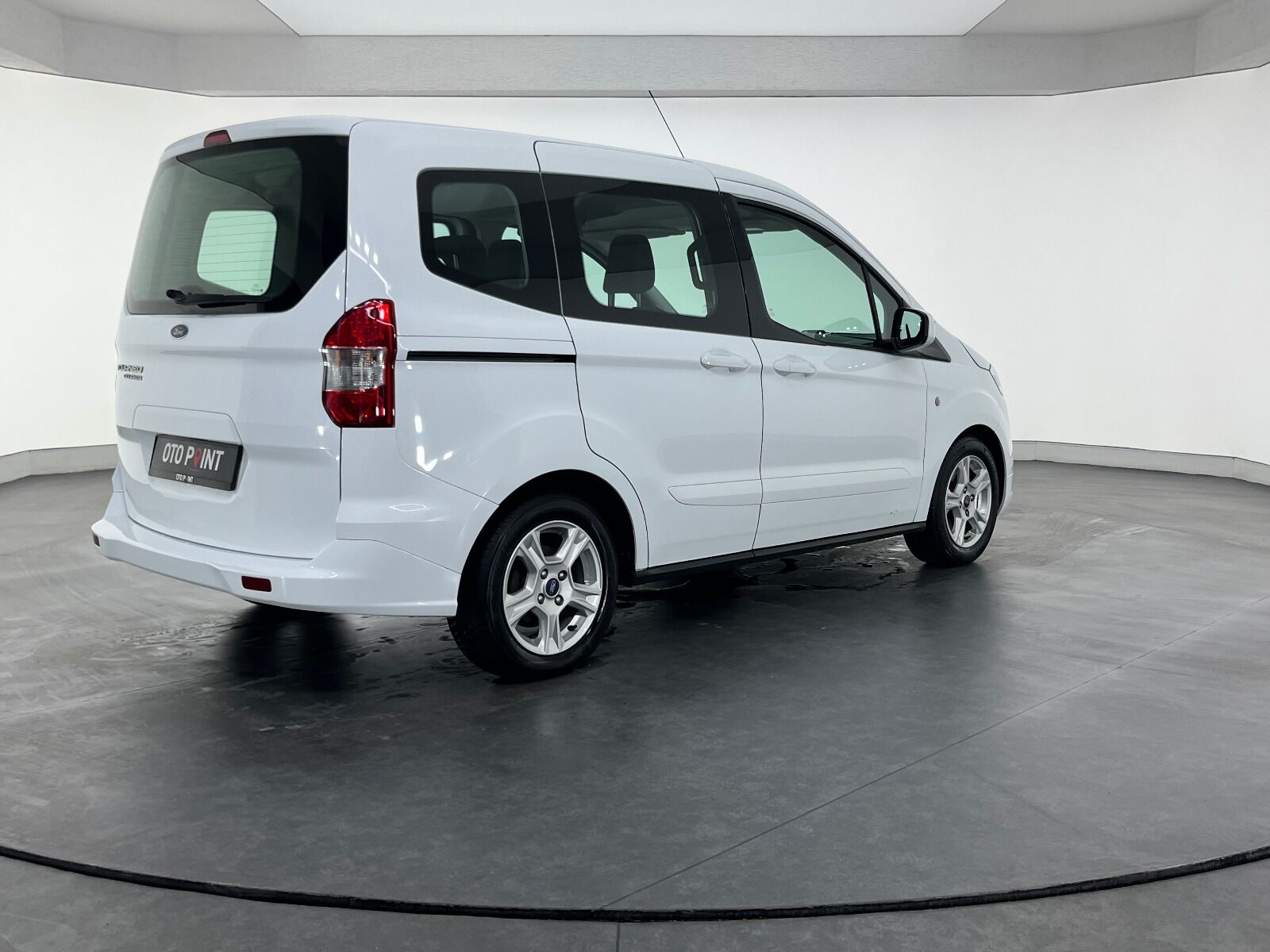 Ford Tourneo Courier 1.5 TDCI Deluxe - 2023 - Detay