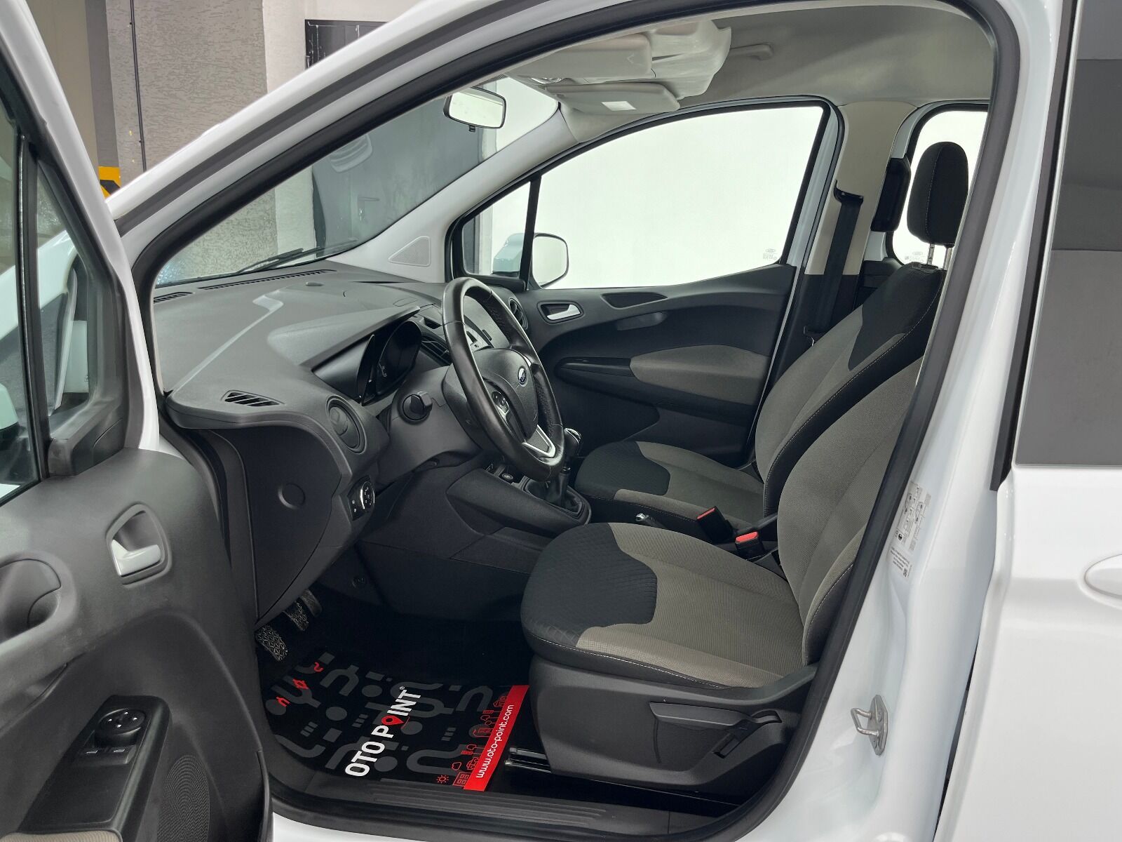 Ford Tourneo Courier 1.5 TDCI Deluxe - 2023 - Detay