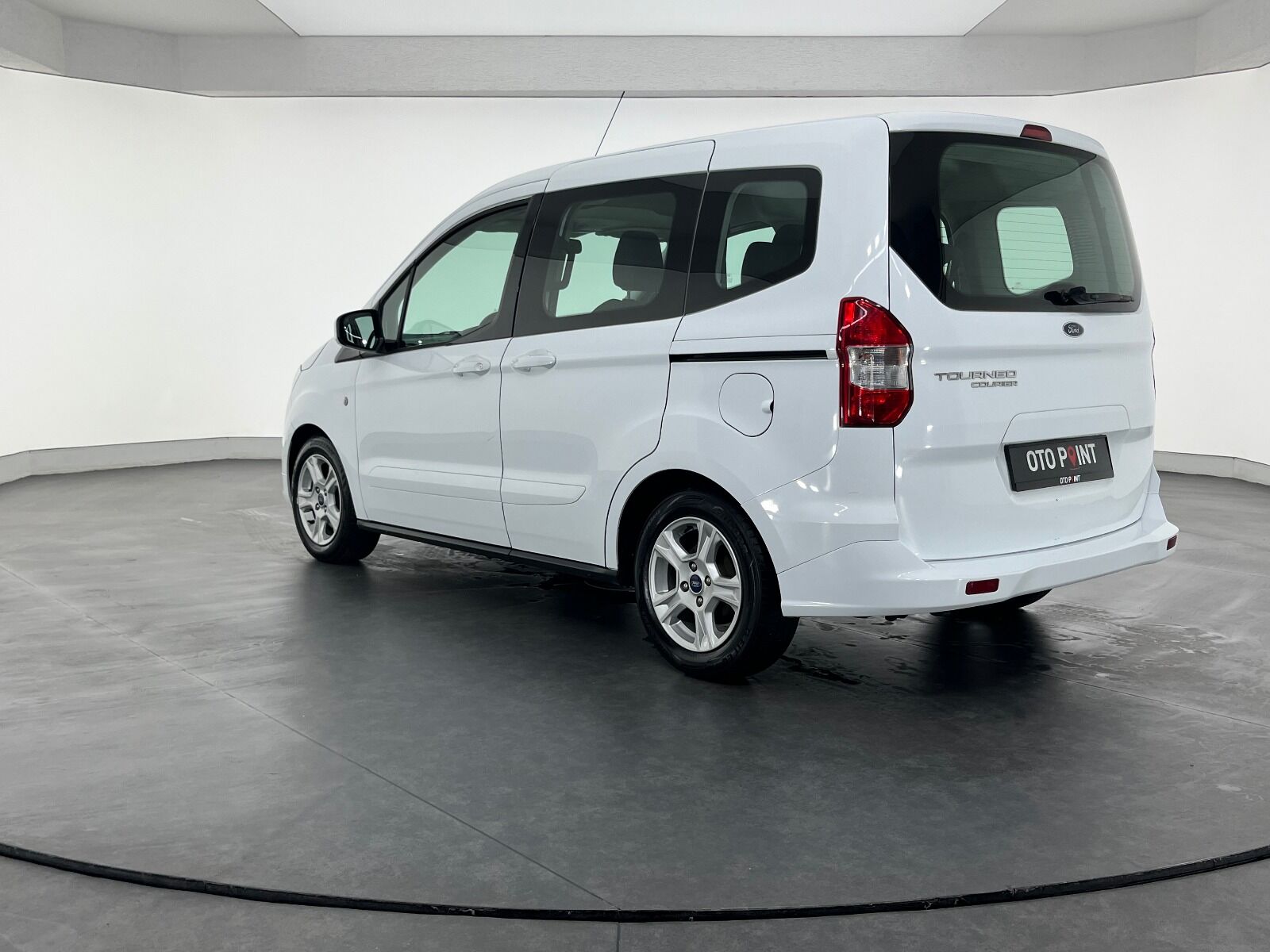 Ford Tourneo Courier 1.5 TDCI Deluxe - 2023 - Detay