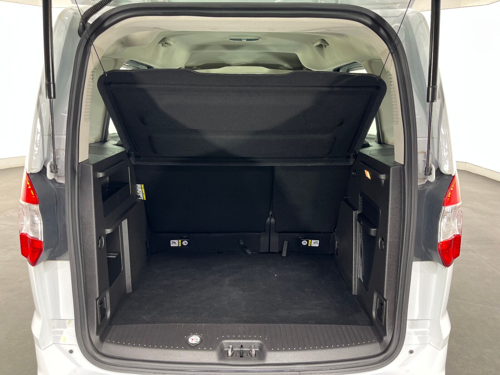 Ford Tourneo Courier 1.5 TDCI Deluxe - 2023 - Detay