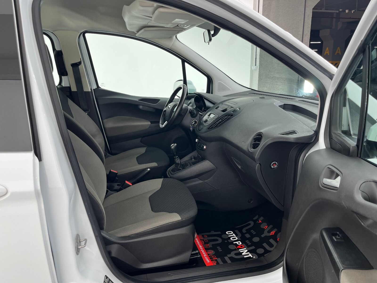 Ford Tourneo Courier 1.5 TDCI Deluxe - 2023 - Detay