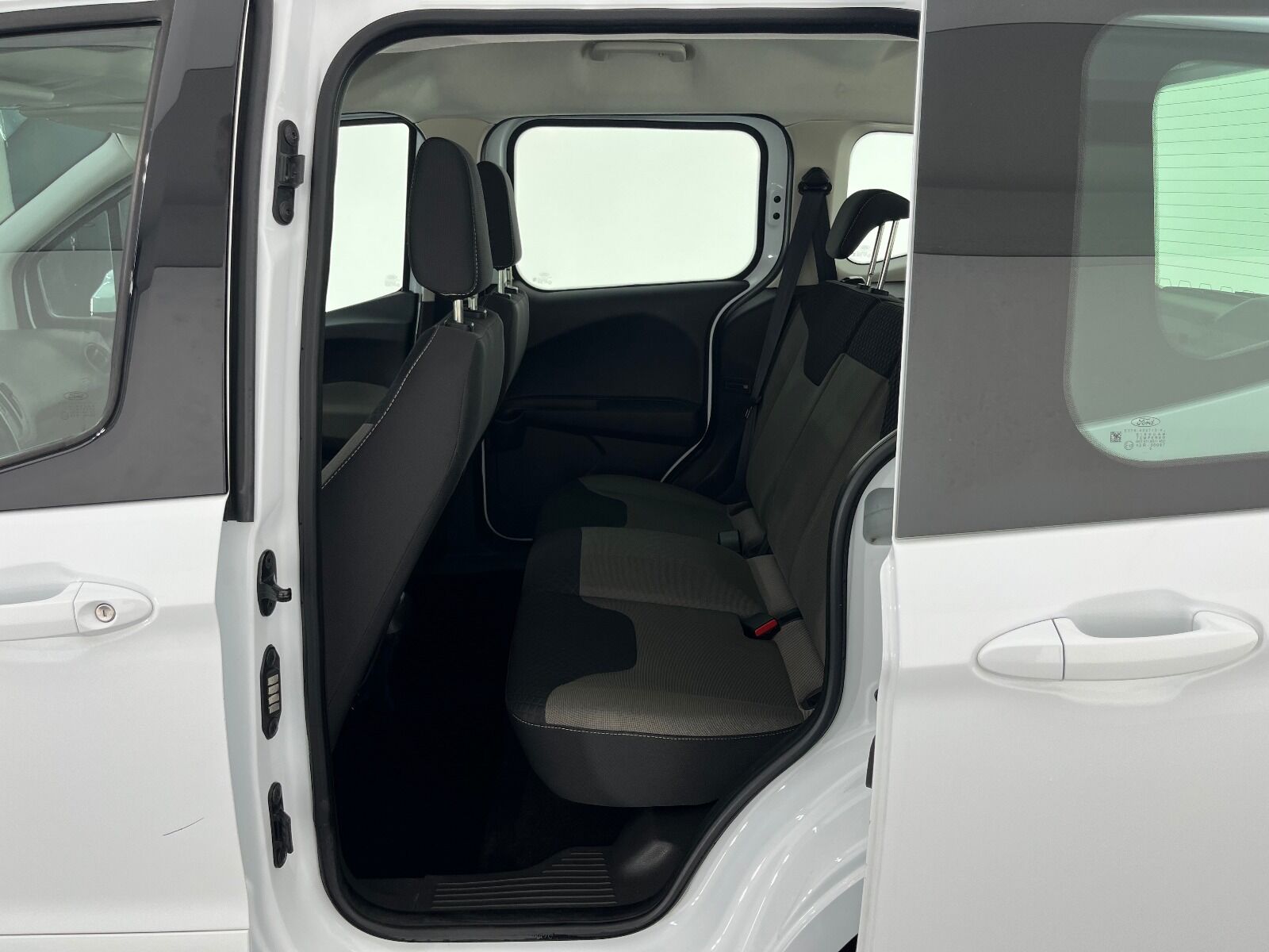 Ford Tourneo Courier 1.5 TDCI Deluxe - 2023 - Detay