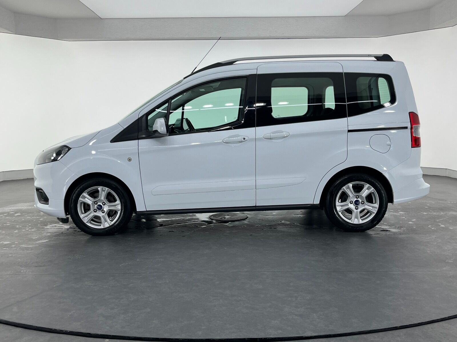 Ford Tourneo Courier Kombi 1.5 TDCI Deluxe - 2023 - Detay
