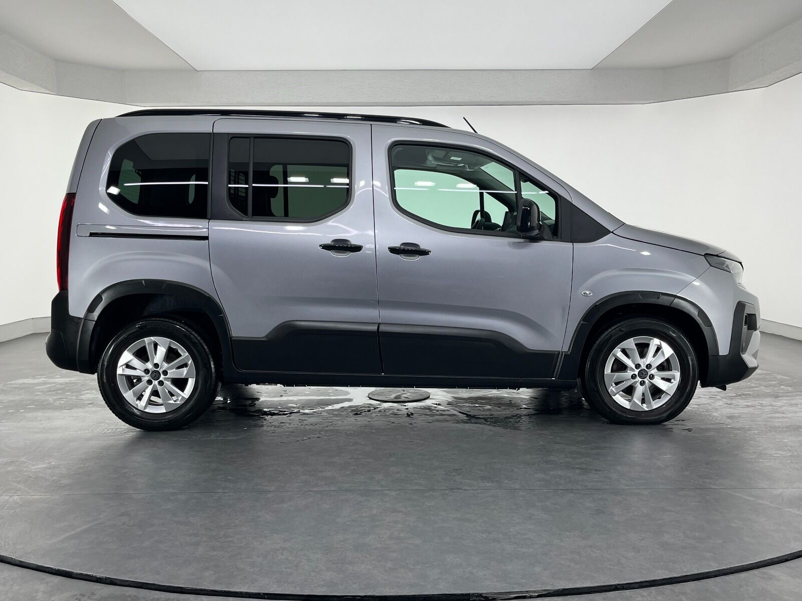 Peugeot Rifter Combi 1.5 BlueHDI Allure EAT8 - 2025 - Detay