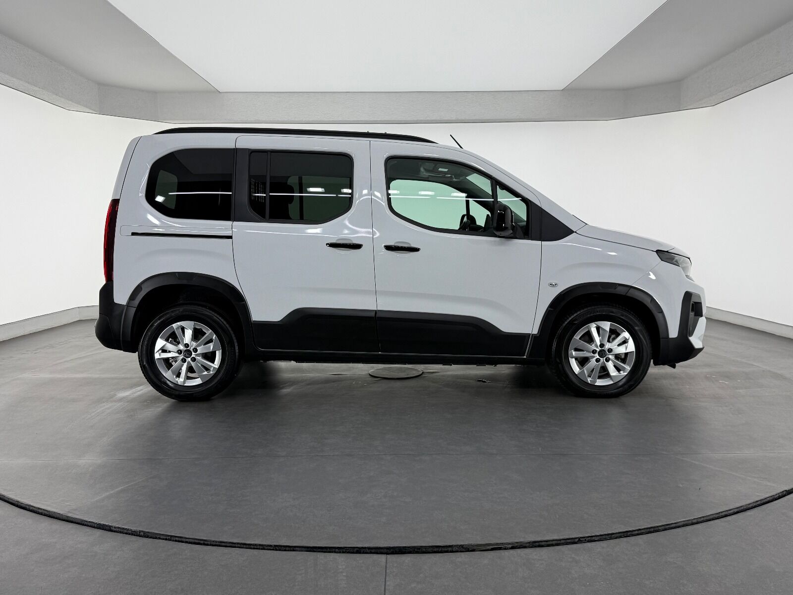Peugeot Rifter 1.5 BlueHDI Allure EAT8 - 2026 - Detay