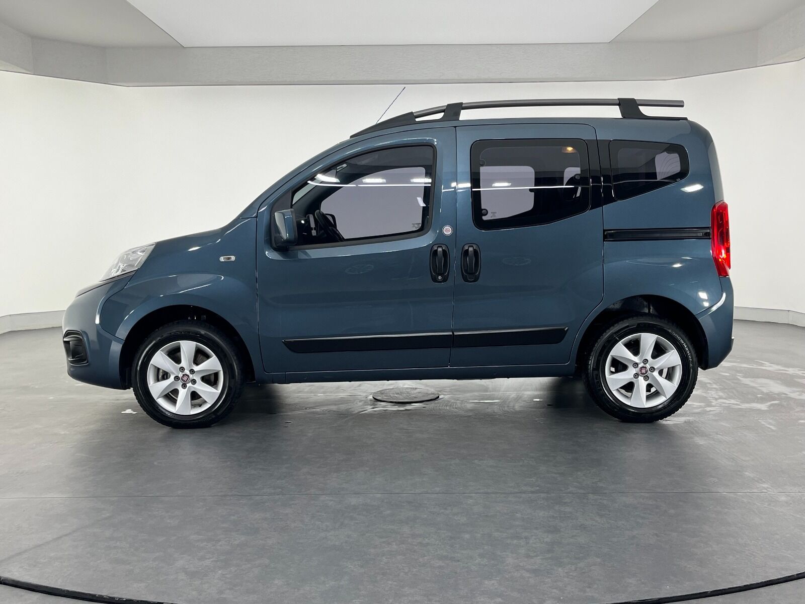 Fiat Fiorino Combi 1.4 Eko Safeline - 2023 - Detay