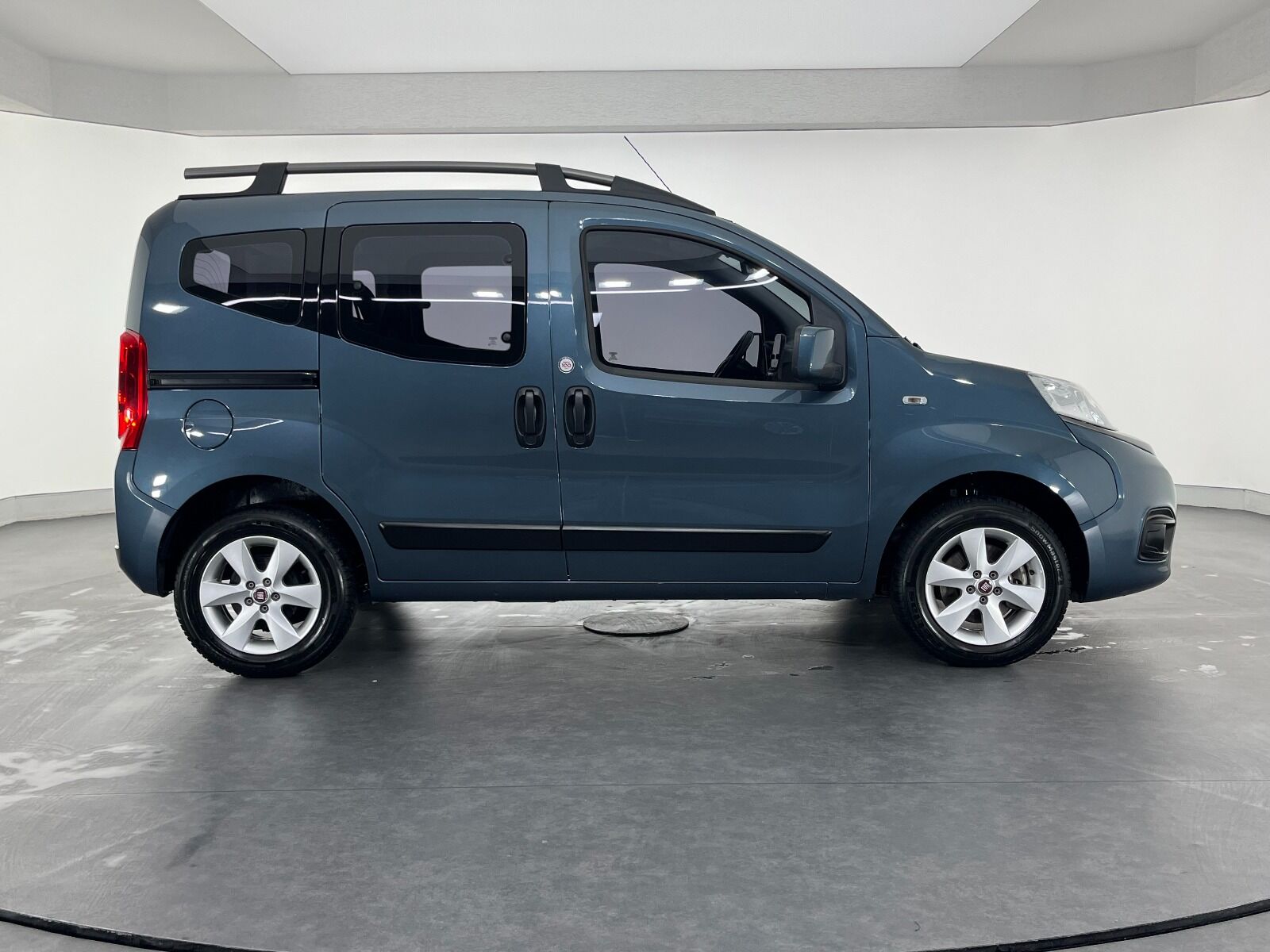 Fiat Fiorino Combi 1.4 Eko Safeline - 2023 - Detay