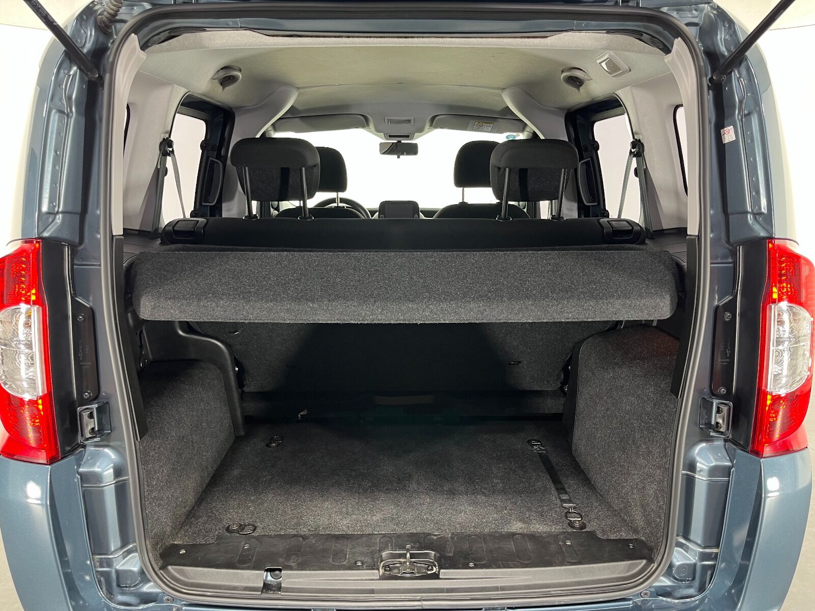 Fiat Fiorino Combi 1.4 Eko Safeline - 2023 - Detay