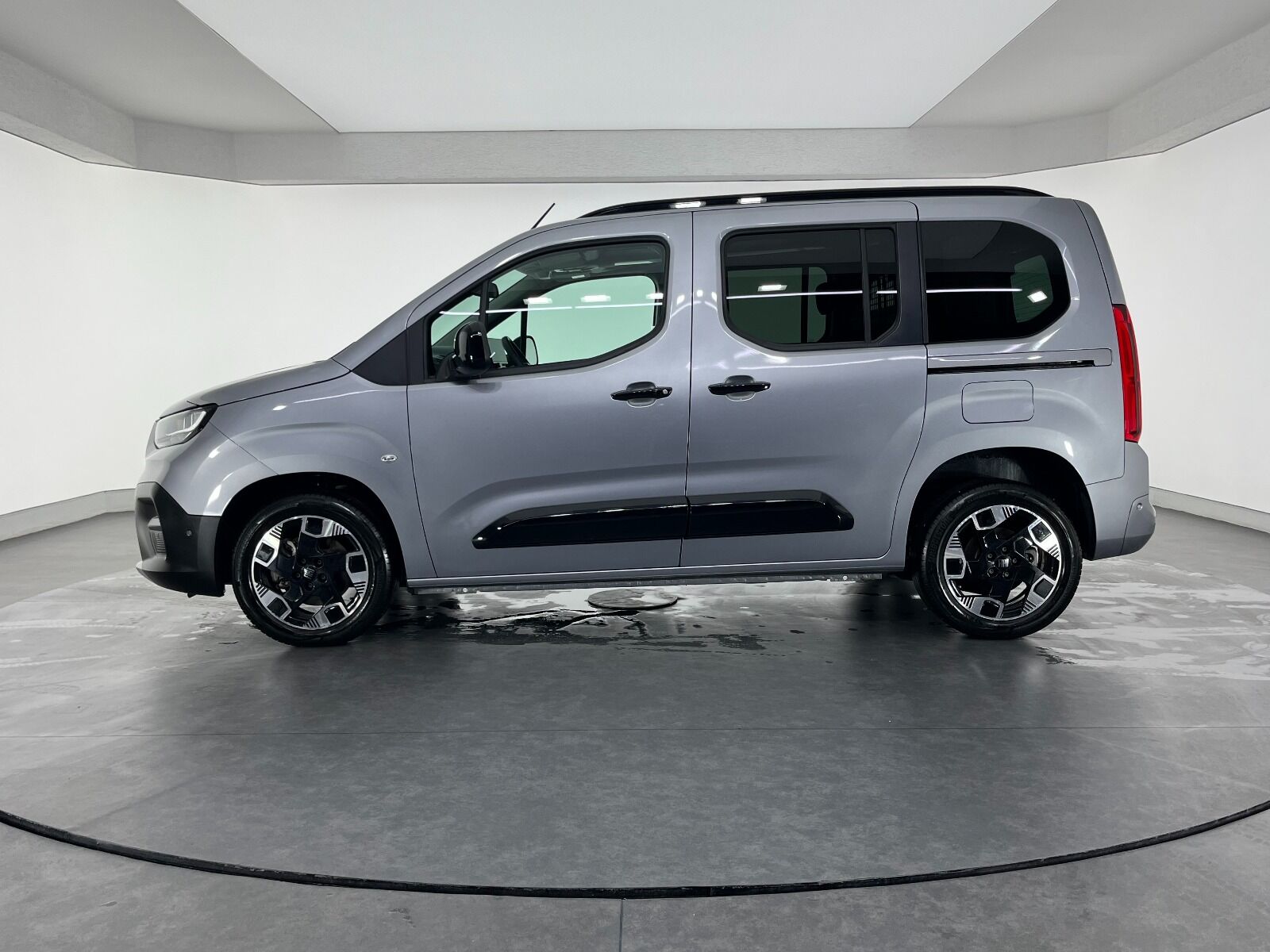 Fiat Doblo Combi 1.5 BlueHDI Premio Plus Otomatik - 2025 - Detay