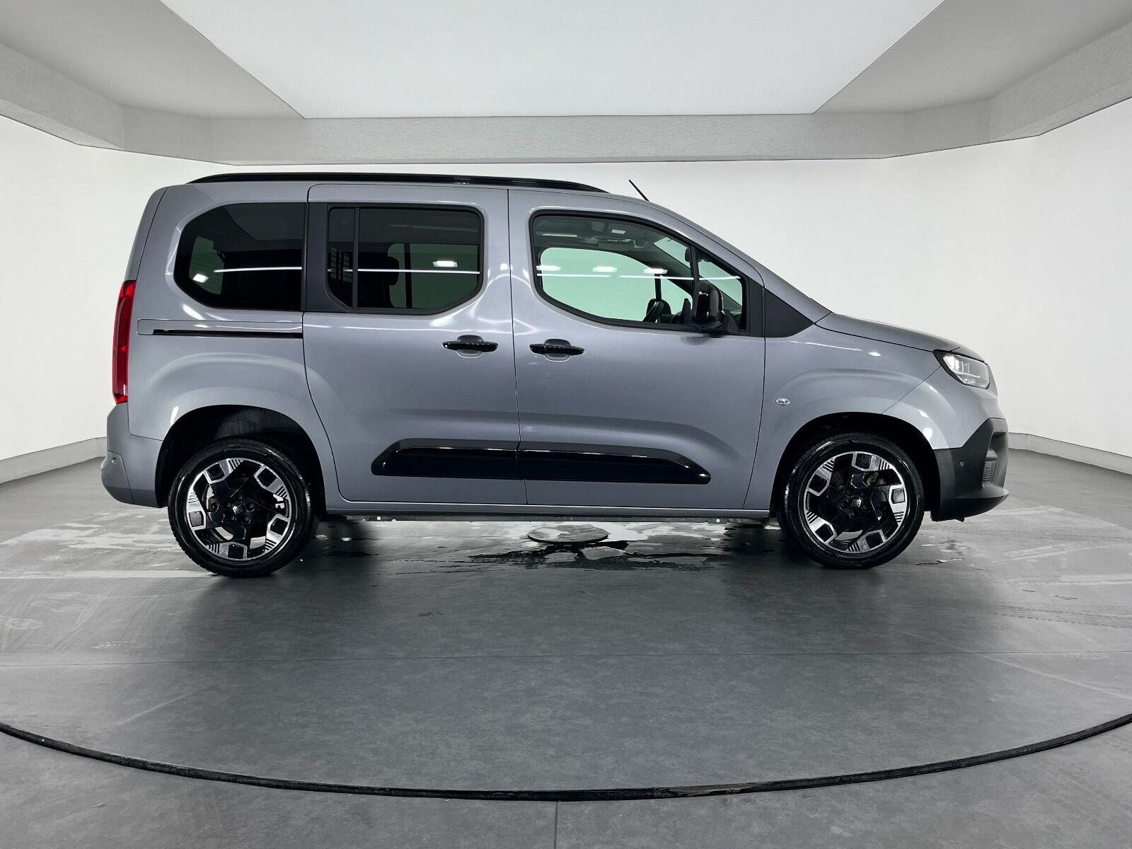 Fiat Doblo Combi 1.5 BlueHDI Premio Plus Otomatik - 2025 - Detay