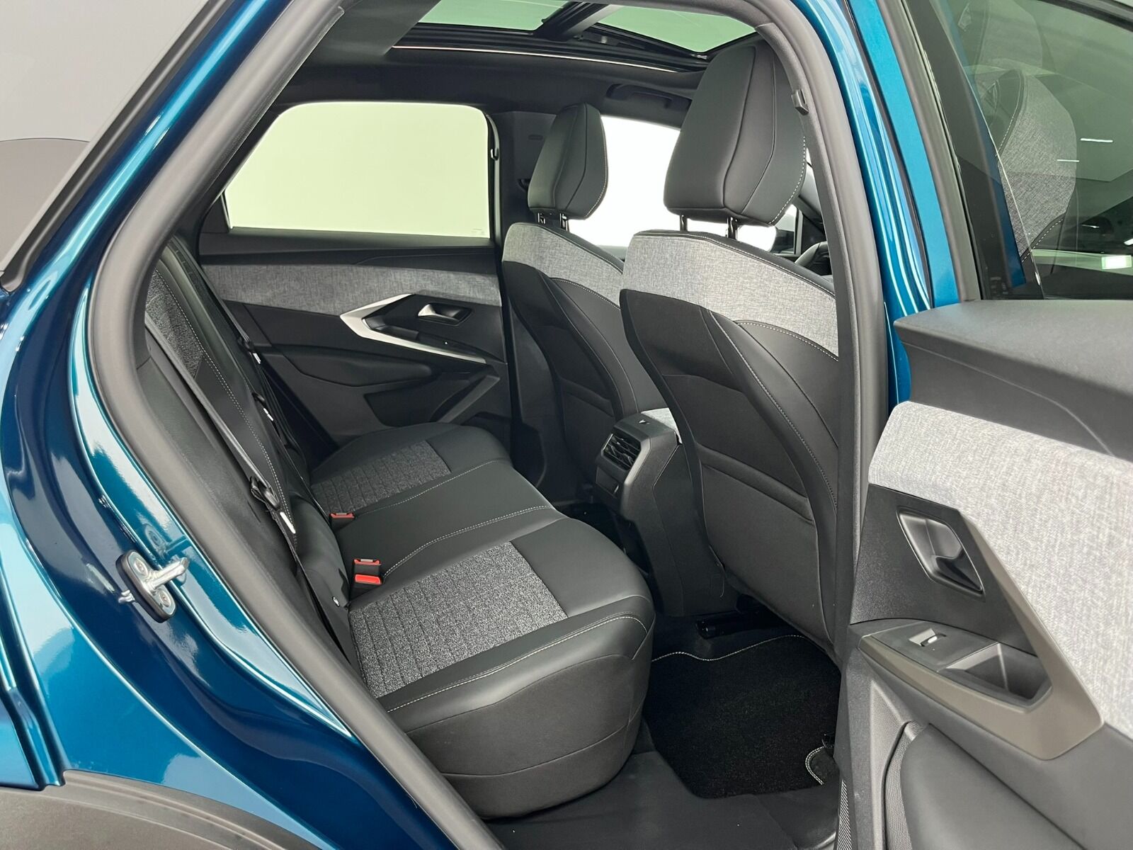 Peugeot 3008 Crossover 1.2 Hybrid Allure eDCS6 - 2025 - Detay