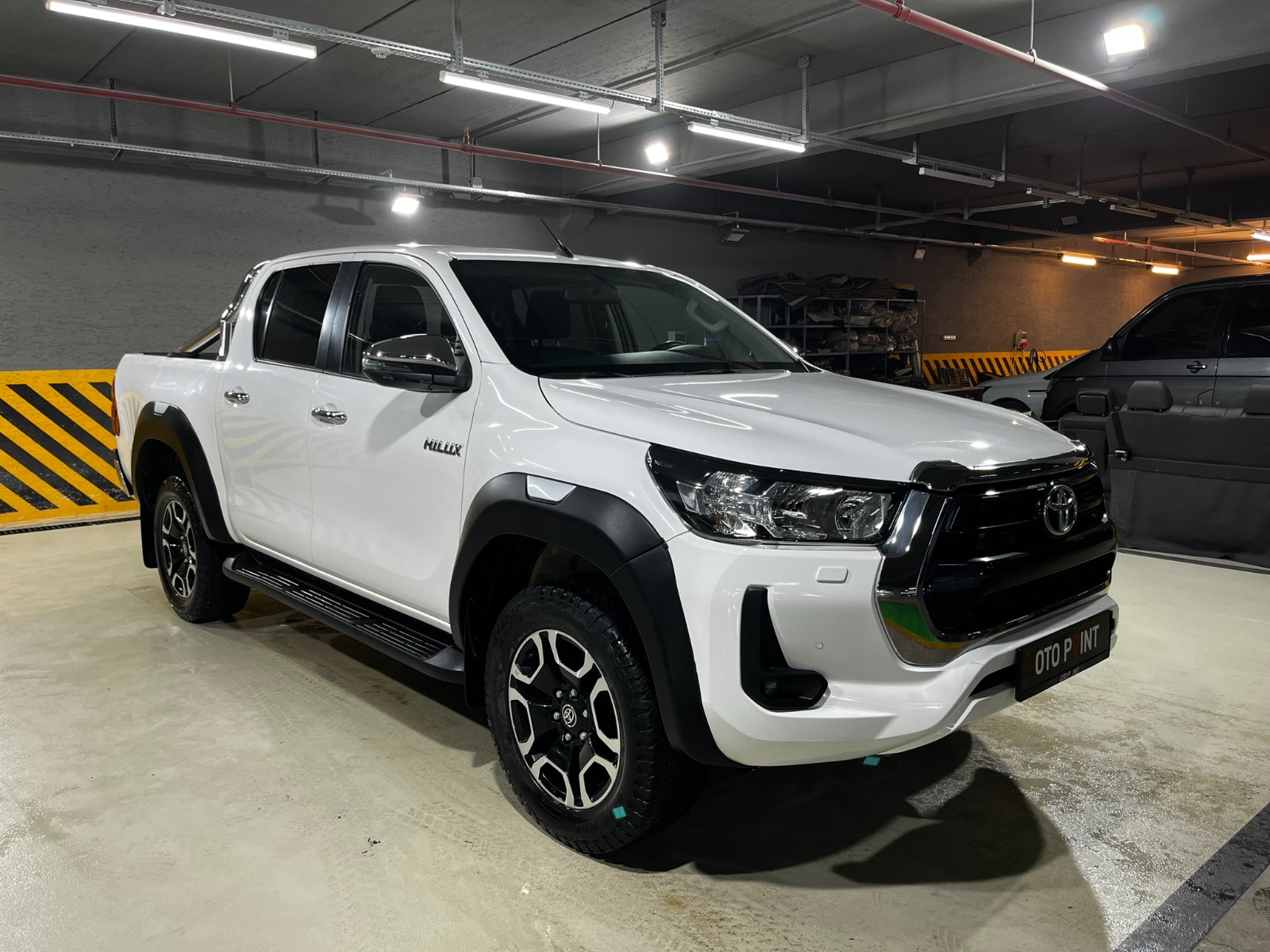Toyota Hi-Lux Çift Kabin Pick-Up 2.4 D-4D 4x2 Adventure Otomatik - 2022 - 34FSJ356