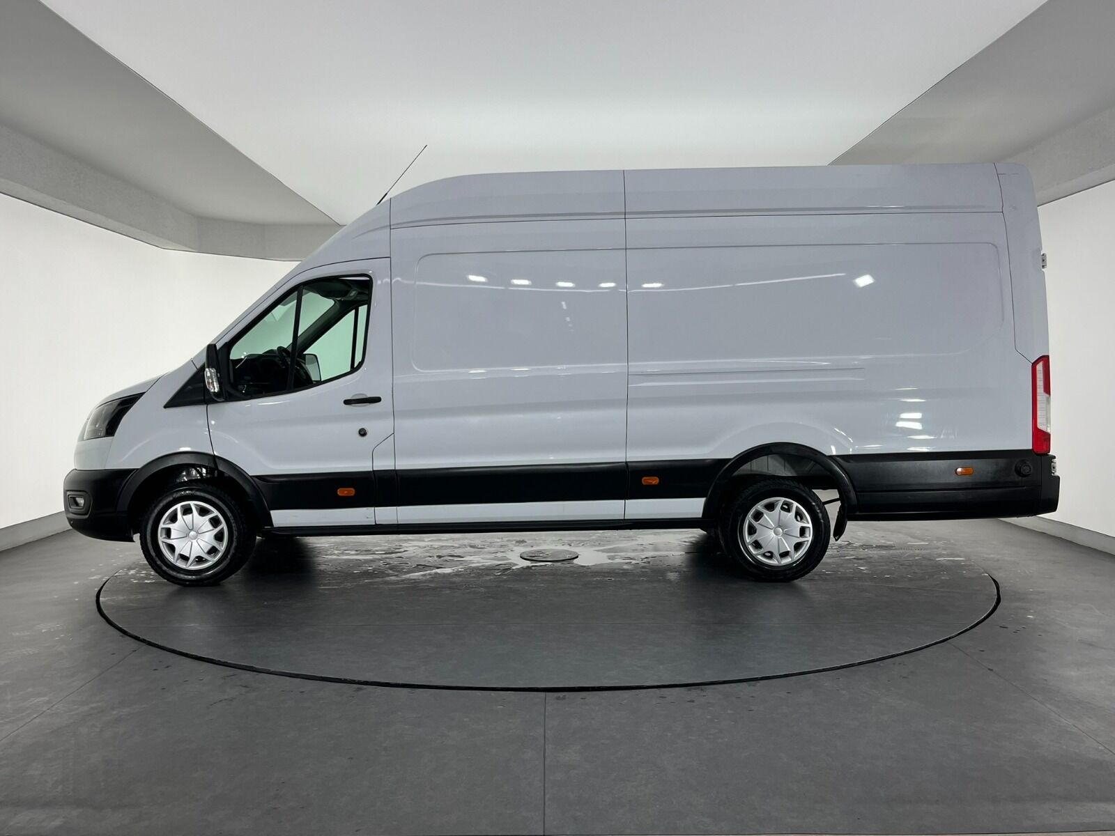 Ford Transit 350 E - 2024 - Detay