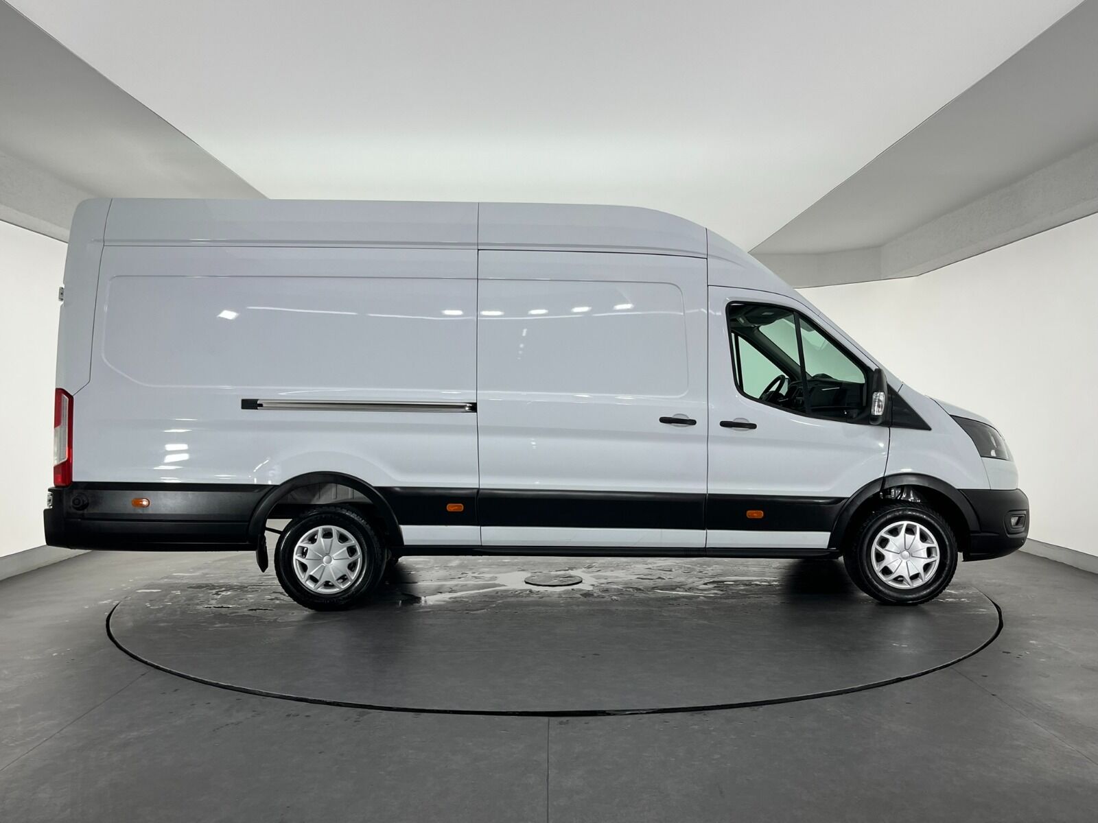Ford Transit 350 E - 2024 - Detay