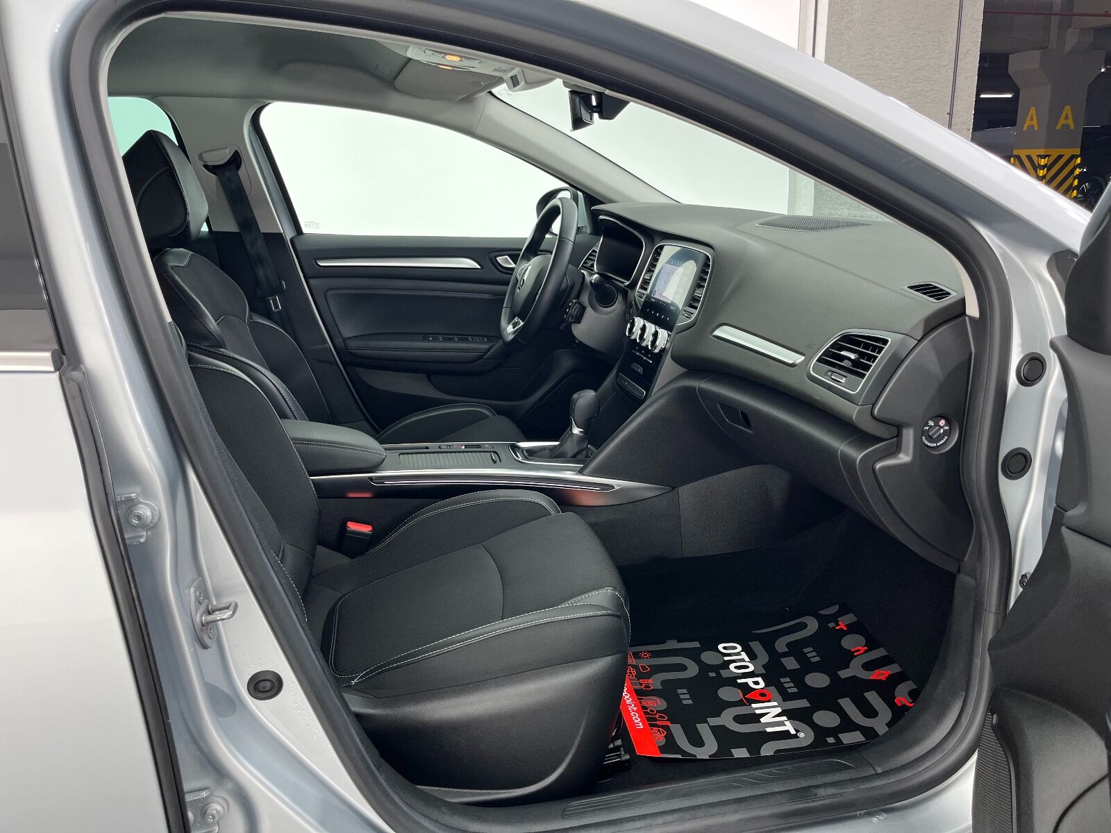 Renault Megane Sedan 1.5 Blue DCI Icon EDC - 2024 - Detay
