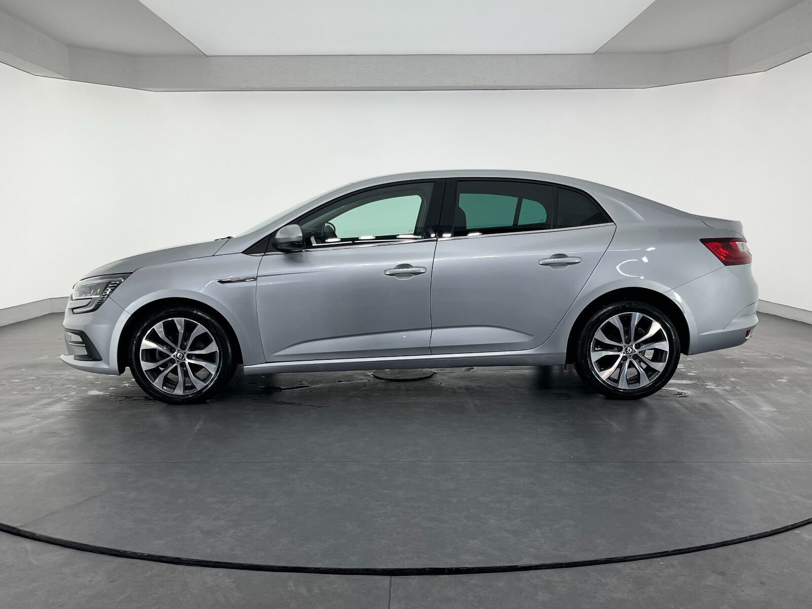 Renault Megane Sedan 1.5 Blue DCI Icon EDC - 2024 - Detay