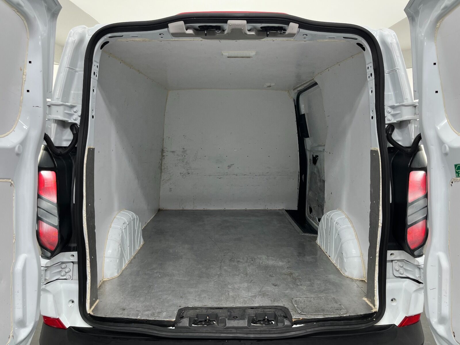 Ford Transit Custom Van 2.0 EcoBlue Upgrade 320 S Deluxe Otomatik - 2023 - Detay