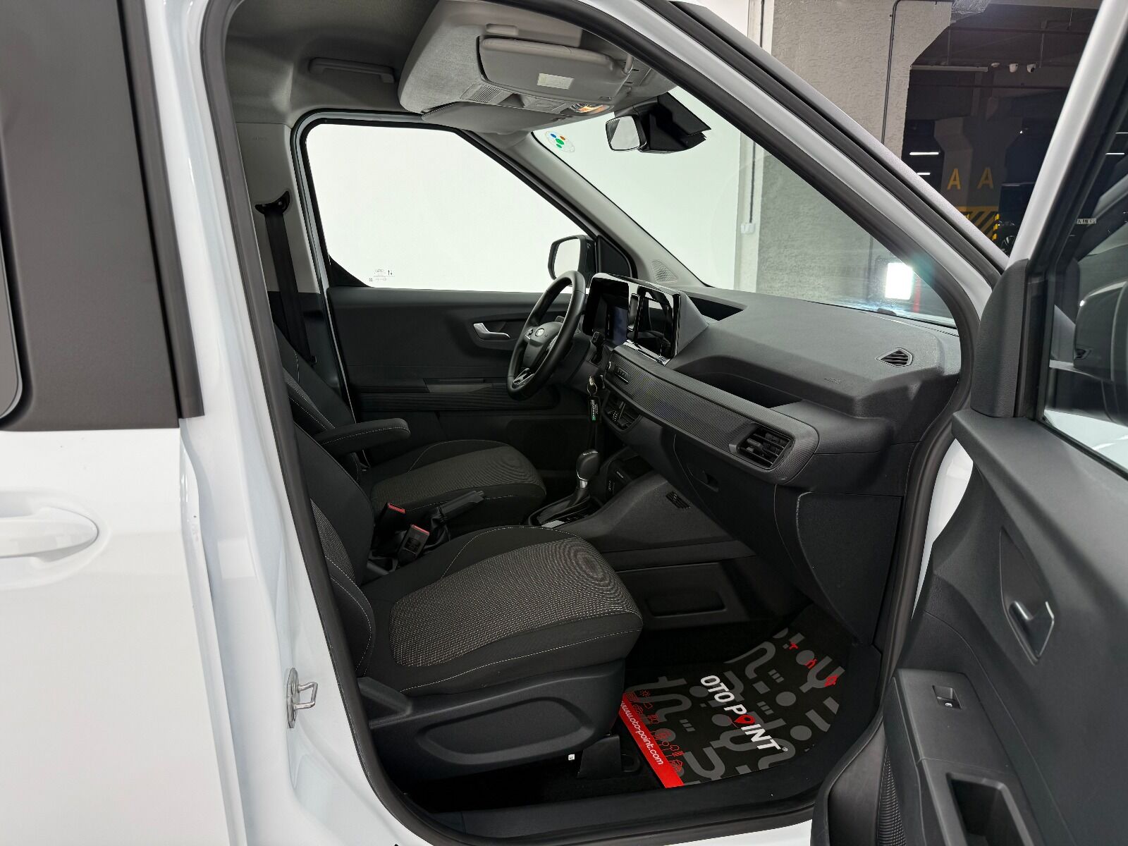 Ford Tourneo Courier 1.0 EcoBoost Deluxe - 2025 - Detay