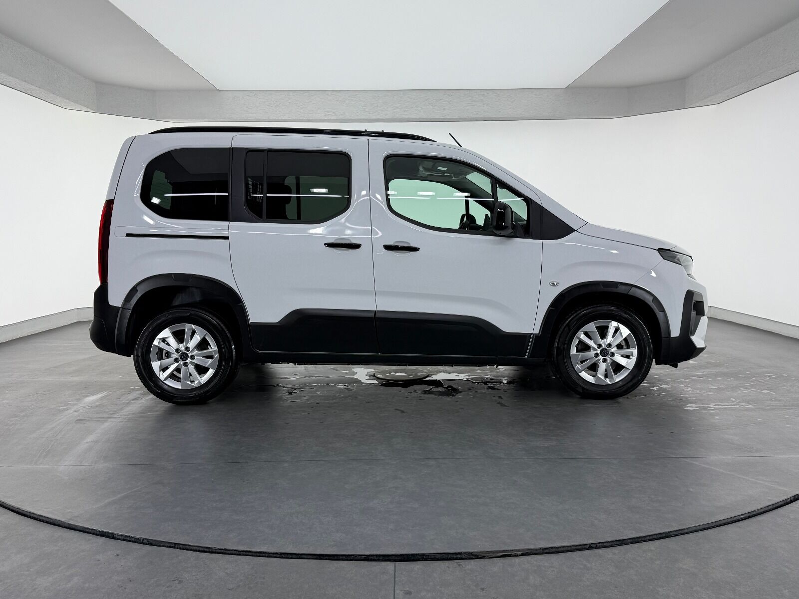 Peugeot Rifter 1.5 BlueHDI Allure EAT8 - 2025 - Detay
