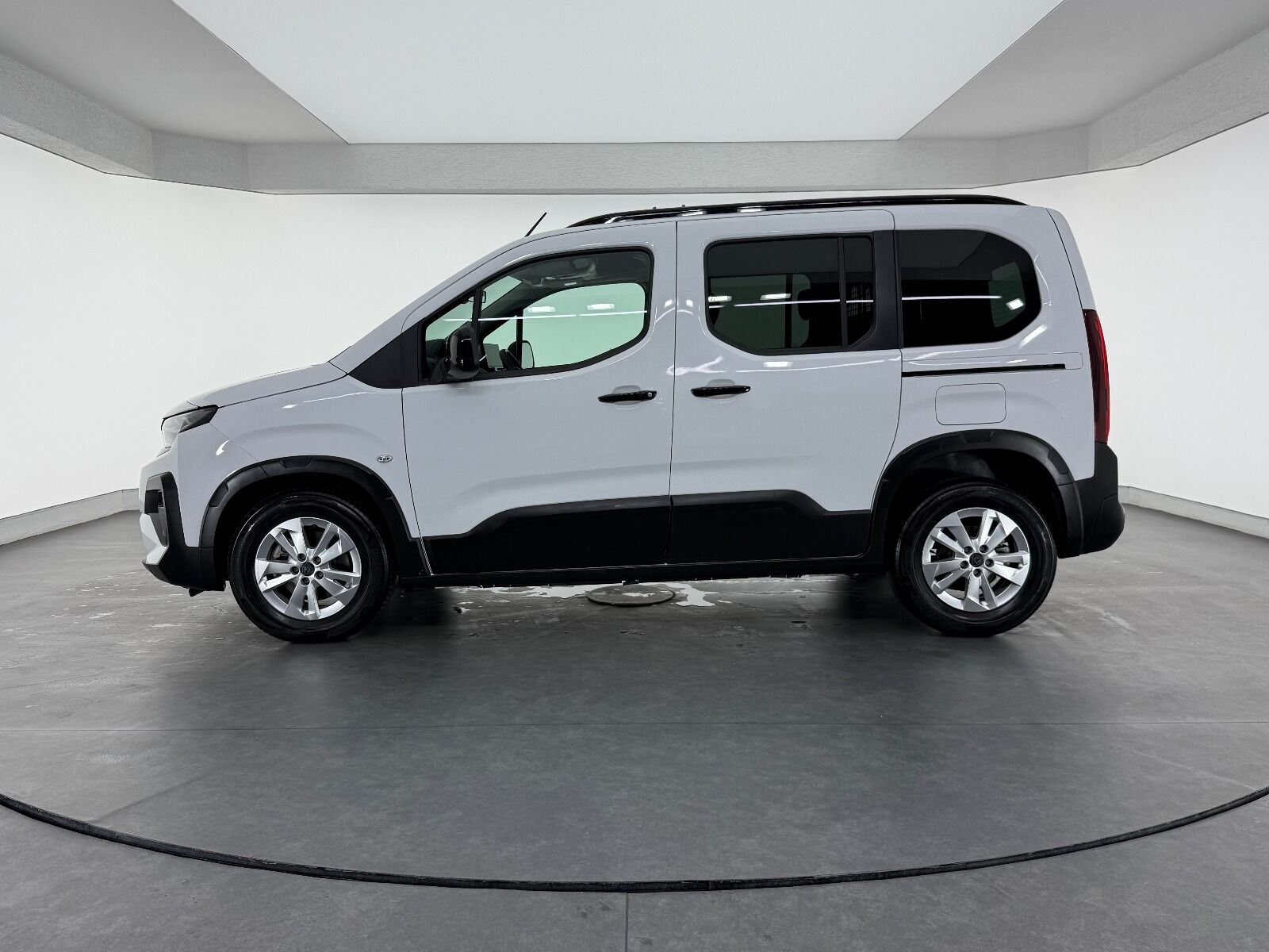Peugeot Rifter 1.5 BlueHDI Allure EAT8 - 2025 - Detay