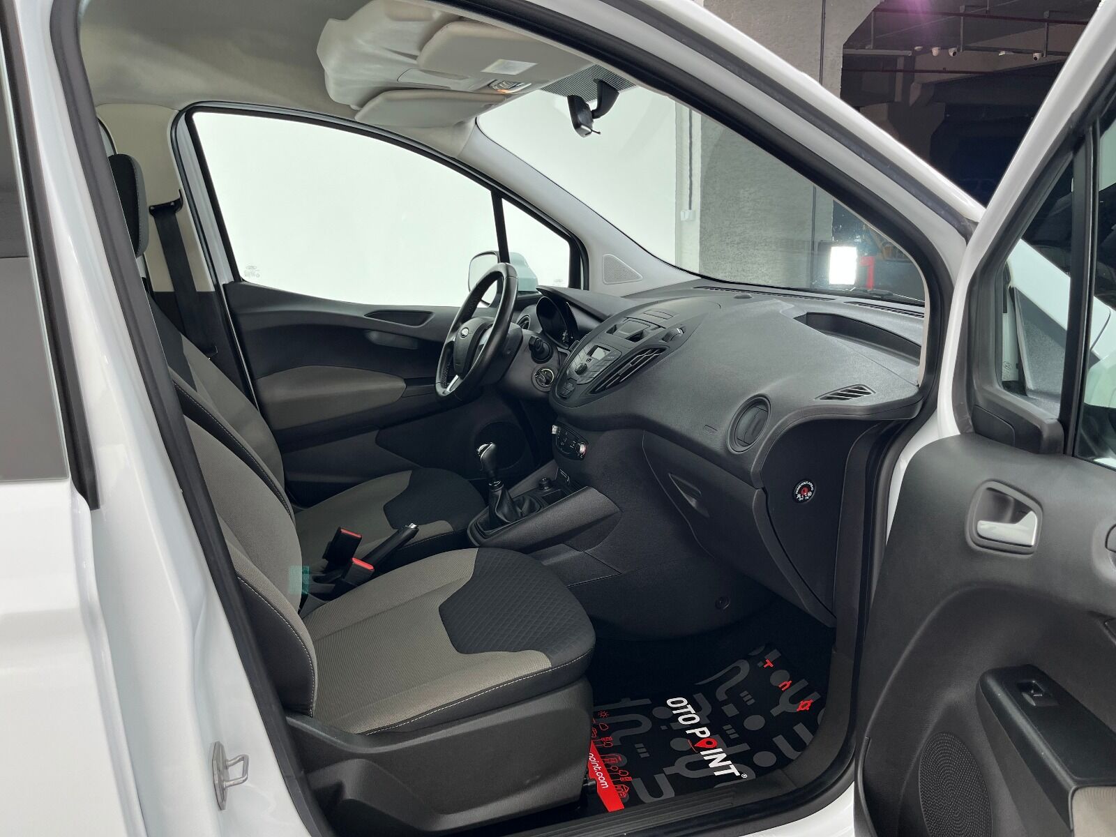 Ford Tourneo Courier 1.5 TDCI Deluxe - 2023 - Detay