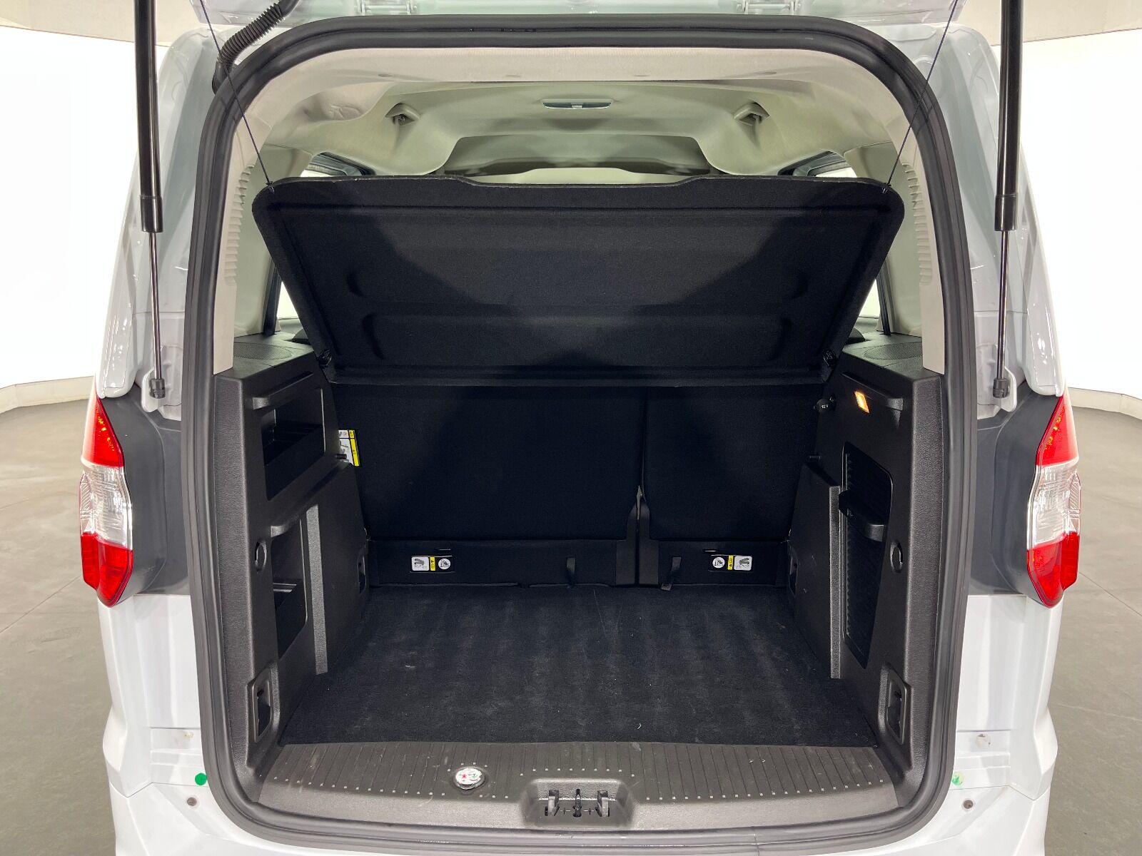 Ford Tourneo Courier 1.5 TDCI Deluxe - 2023 - Detay